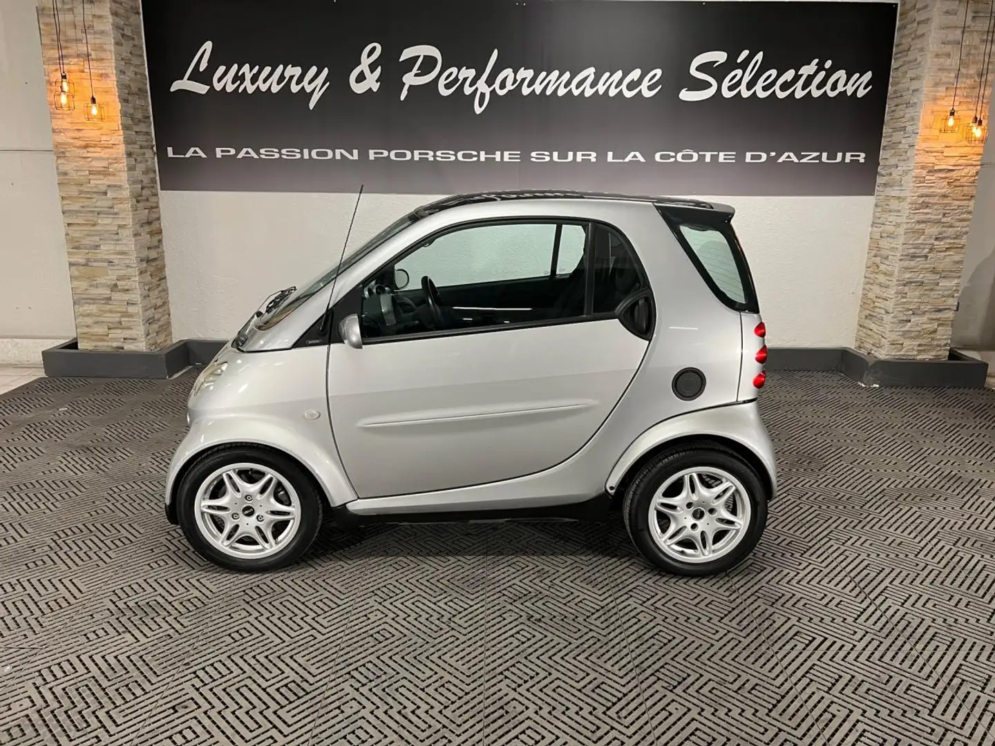 smart forTwo FORTWO COUPE GRAND STYLE 61ch AUTOMATIQUE 66000km Gris - 2
