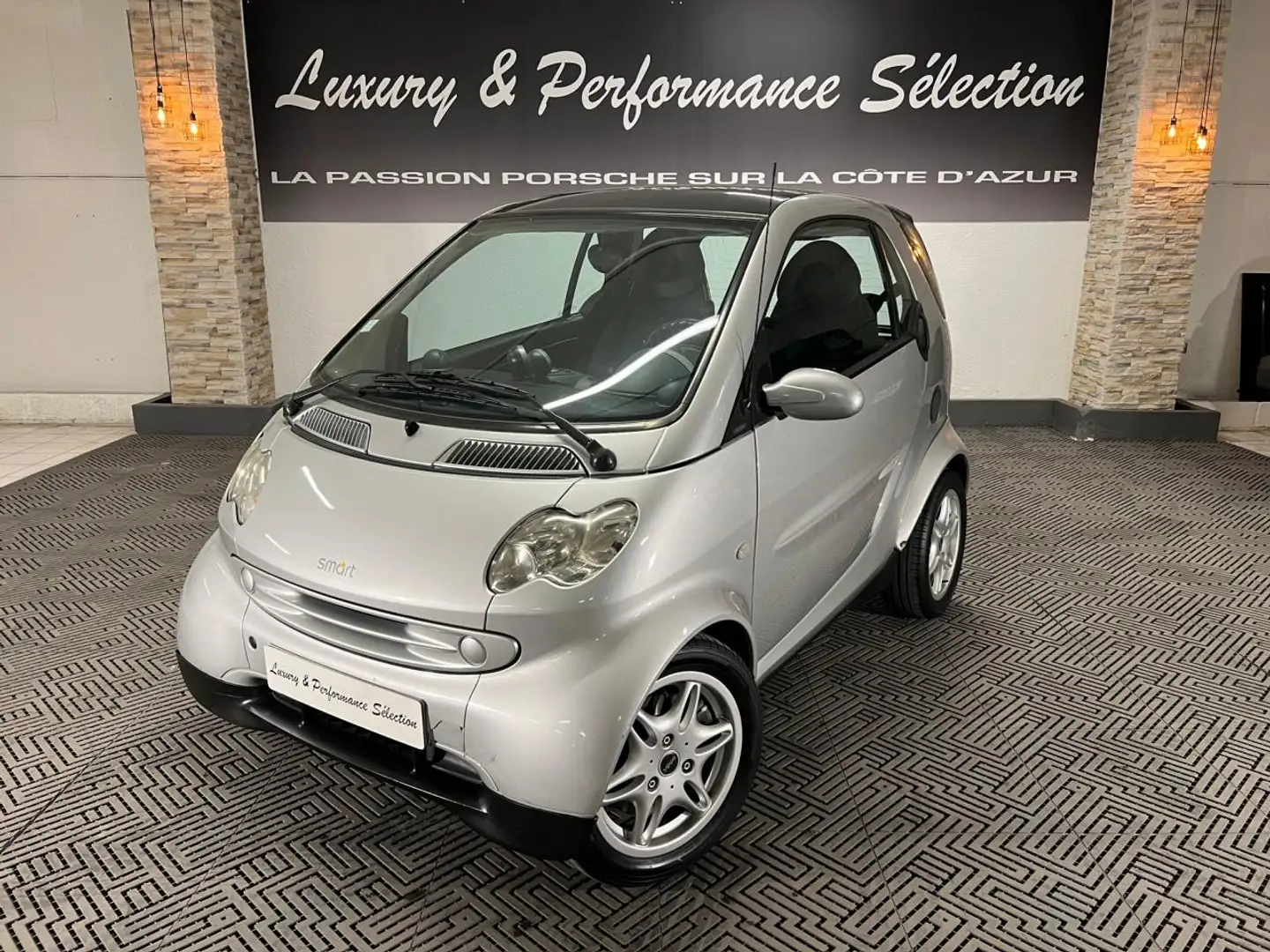 smart forTwo FORTWO COUPE GRAND STYLE 61ch AUTOMATIQUE 66000km Gris - 1