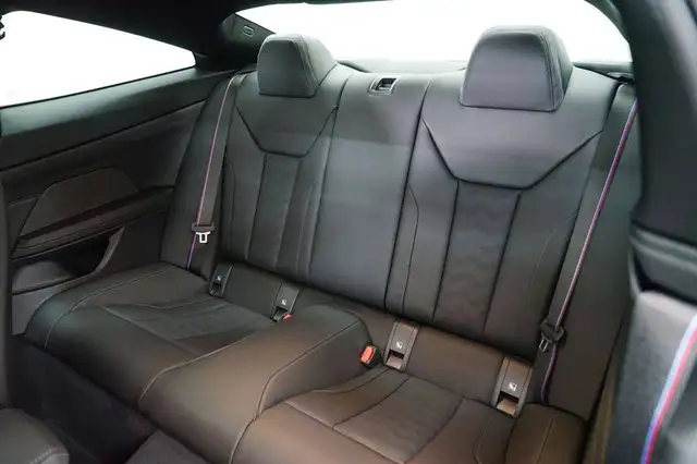 BMW M4 view 6
