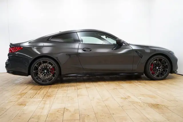 BMW M4 view 7