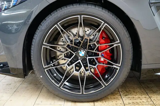 BMW M4 view 5