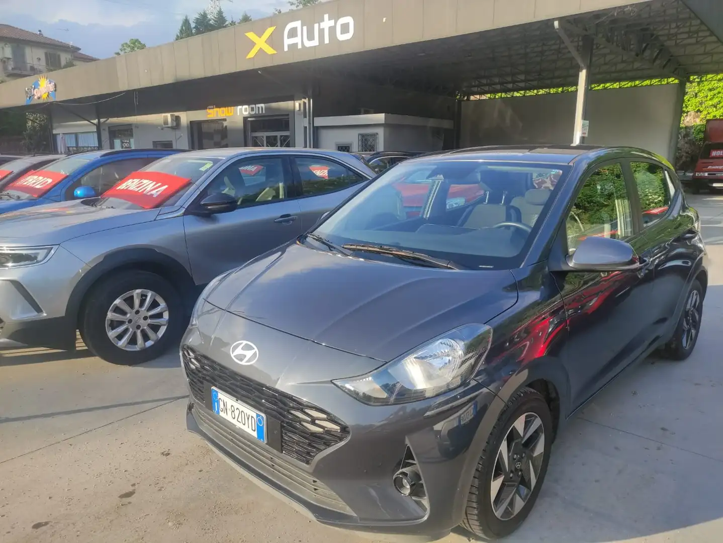 Hyundai i10 i10 1.0 mpi Connectline 67cv auto Gris - 1