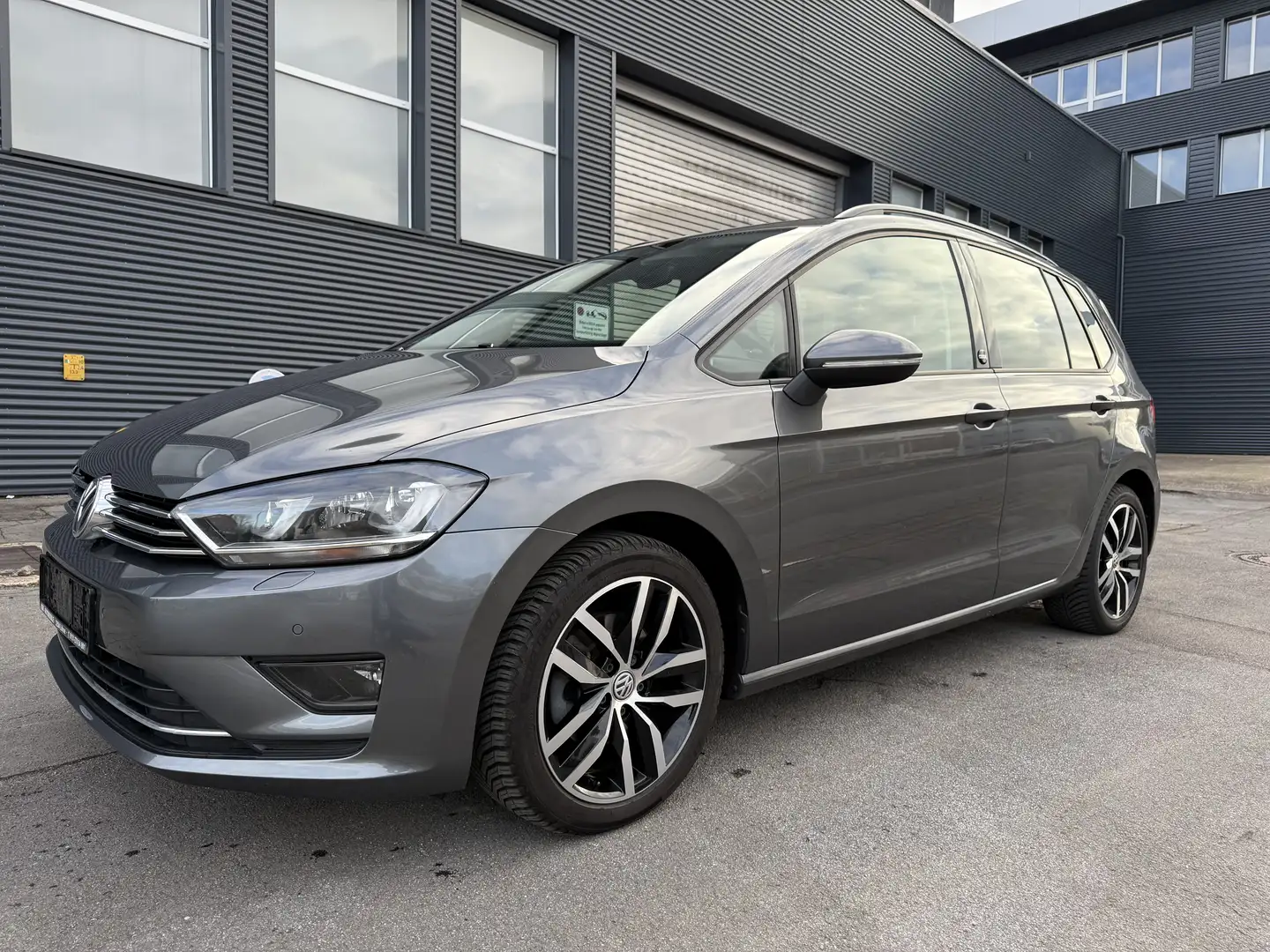 Volkswagen Golf Sportsvan Navi LED ACC AHK 17 Zoll R-Cam Grau - 1