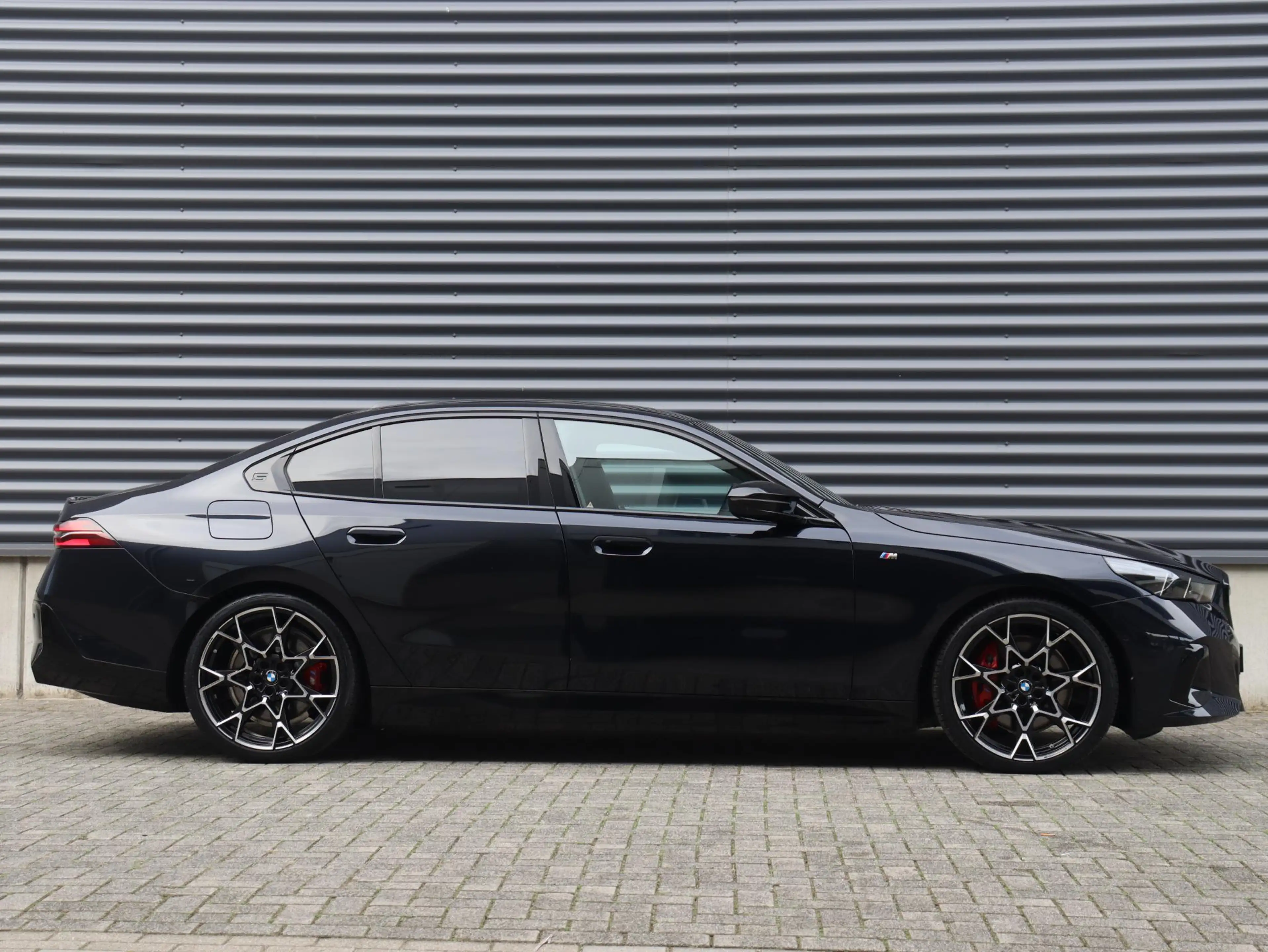 BMW i5 Sedan M60 xDrive | M Sportpakket Pro | Panodak | H — photo 5