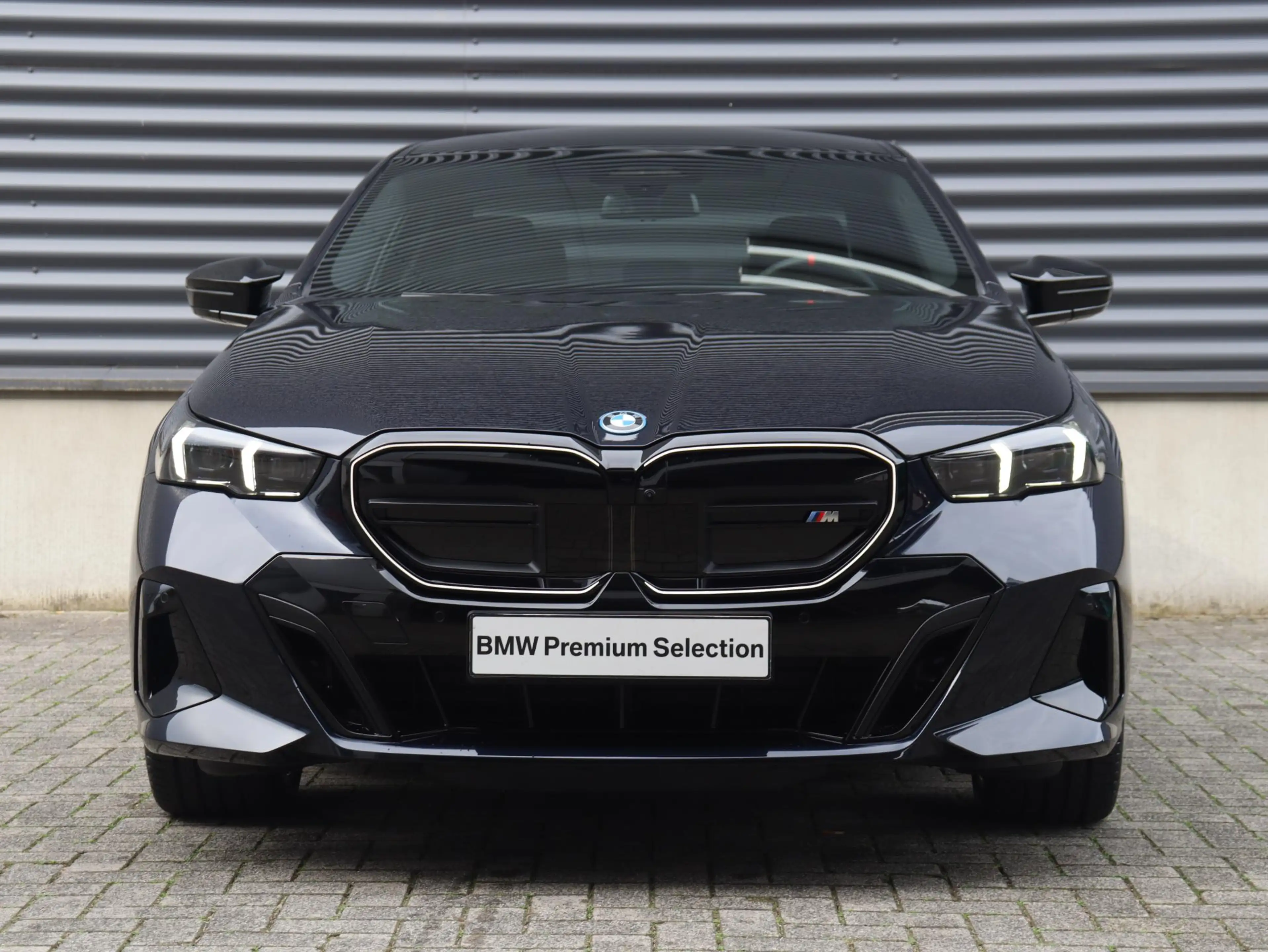 BMW i5 Sedan M60 xDrive | M Sportpakket Pro | Panodak | H — photo 3
