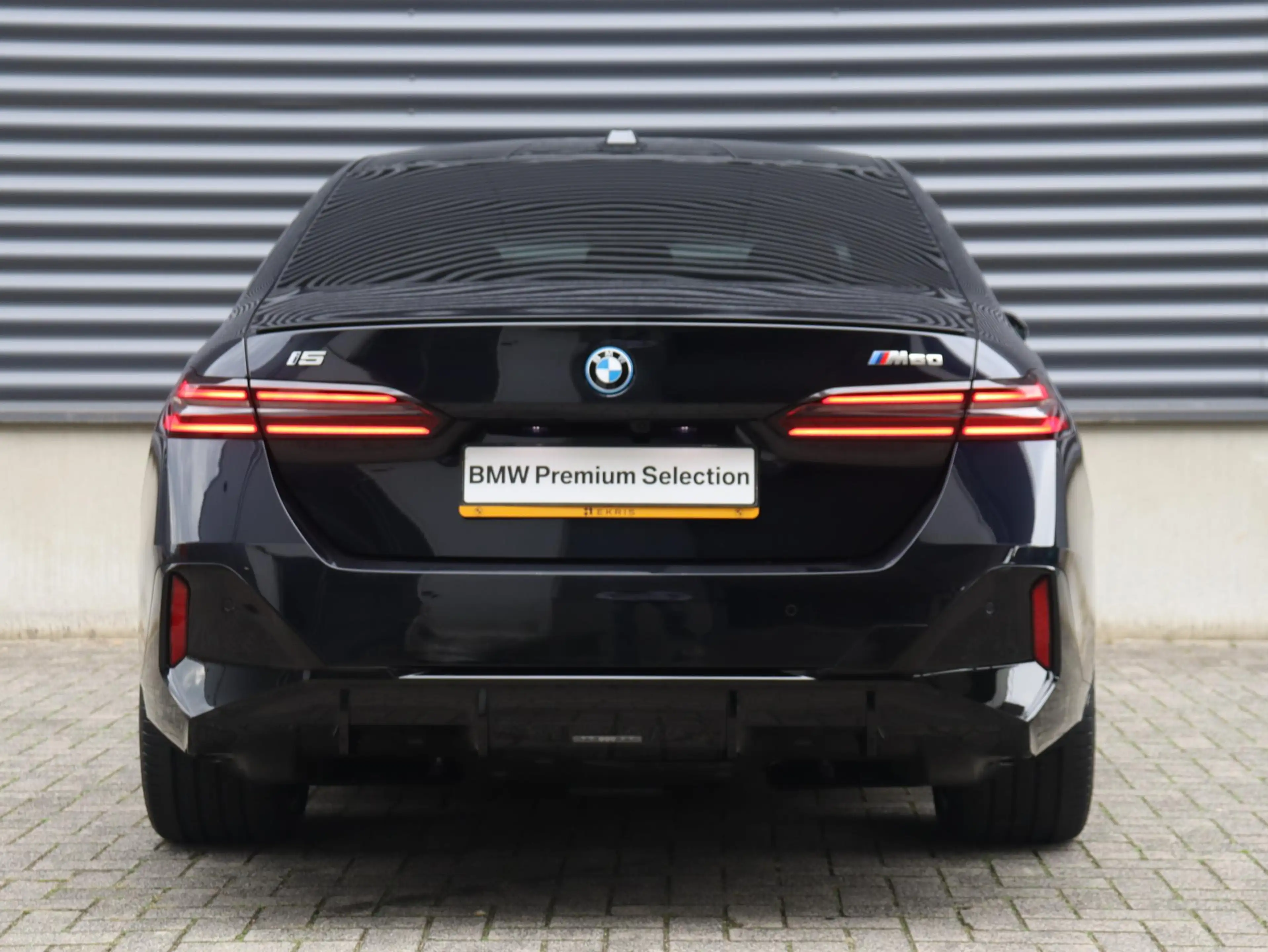 BMW i5 Sedan M60 xDrive | M Sportpakket Pro | Panodak | H — photo 4