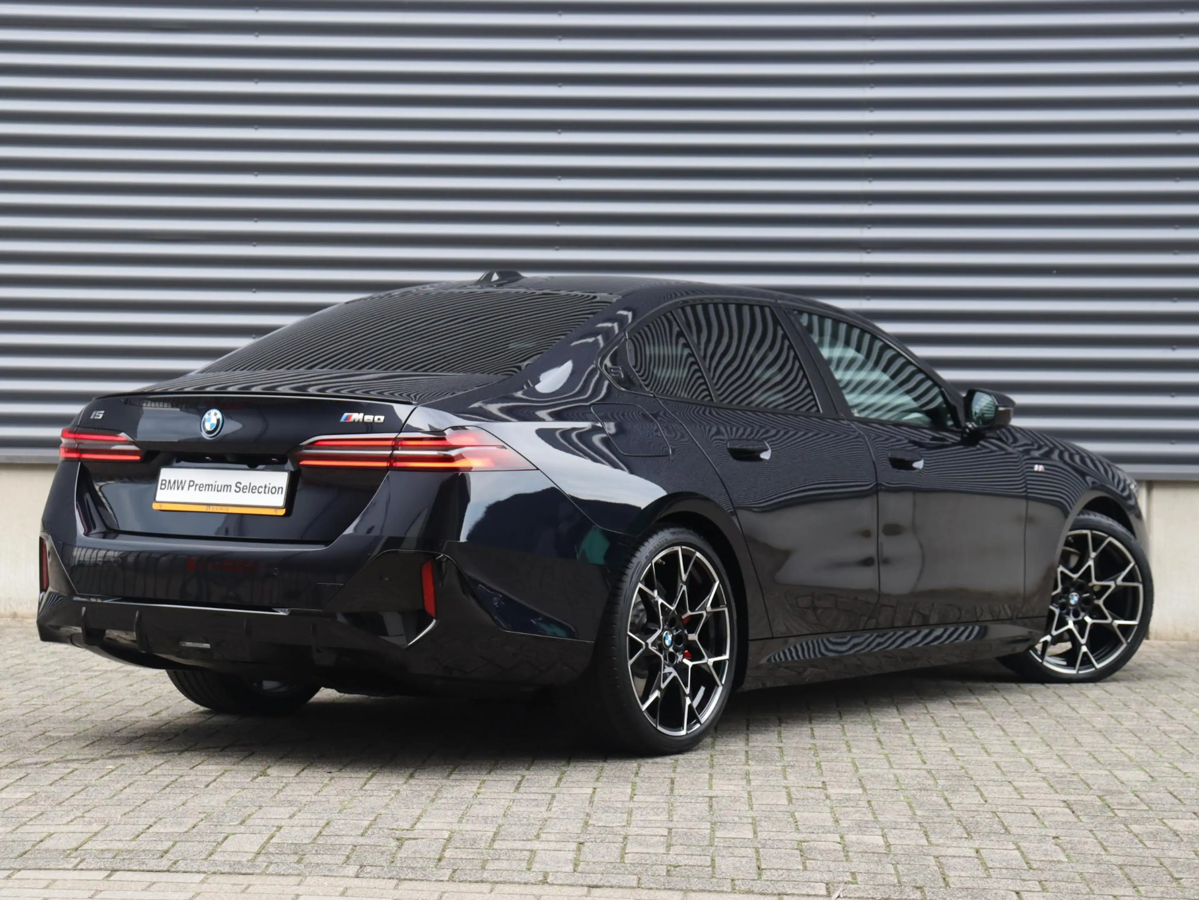 BMW i5 Sedan M60 xDrive | M Sportpakket Pro | Panodak | H — photo 2