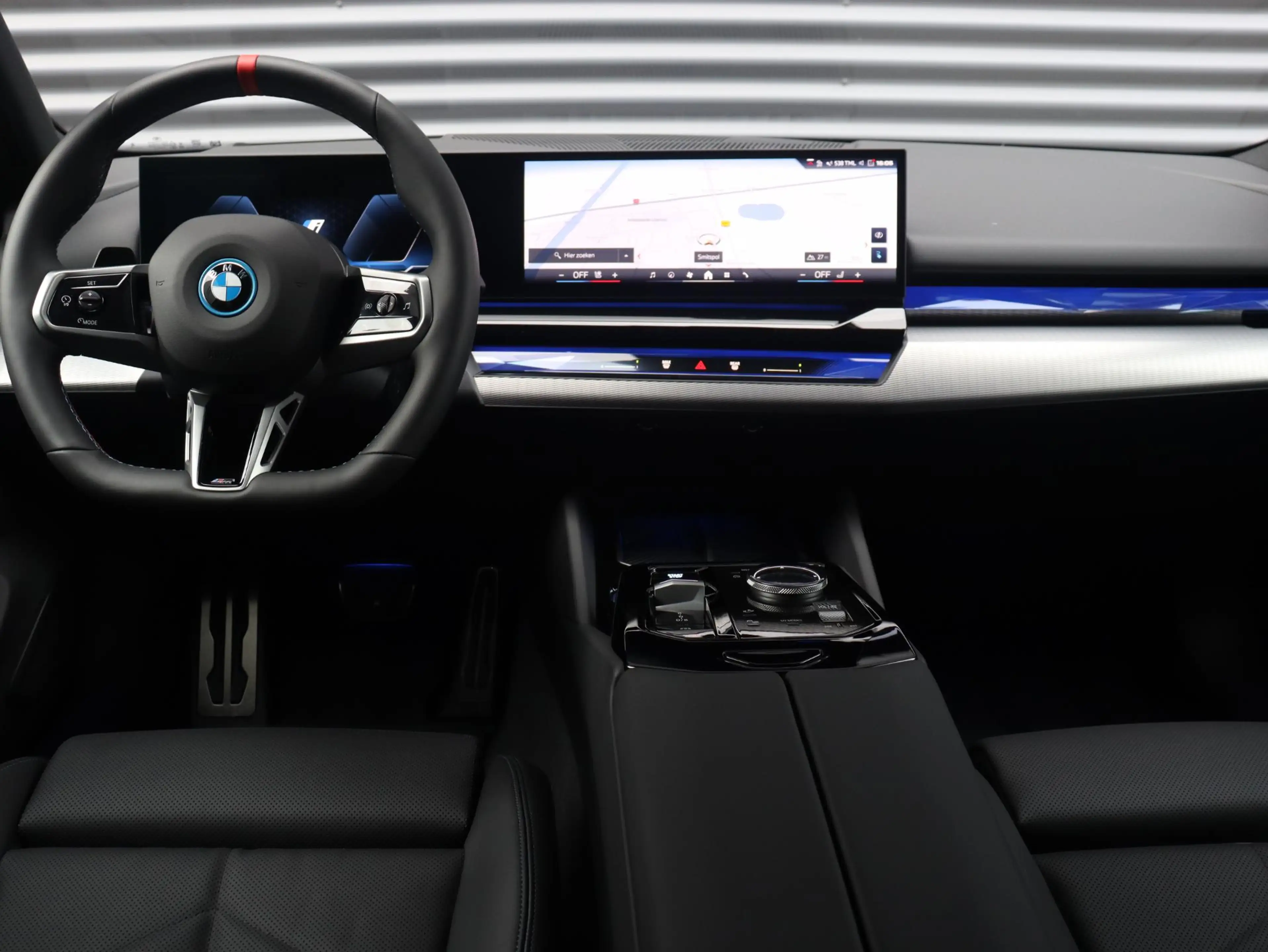 BMW i5 Sedan M60 xDrive | M Sportpakket Pro | Panodak | H — photo 12