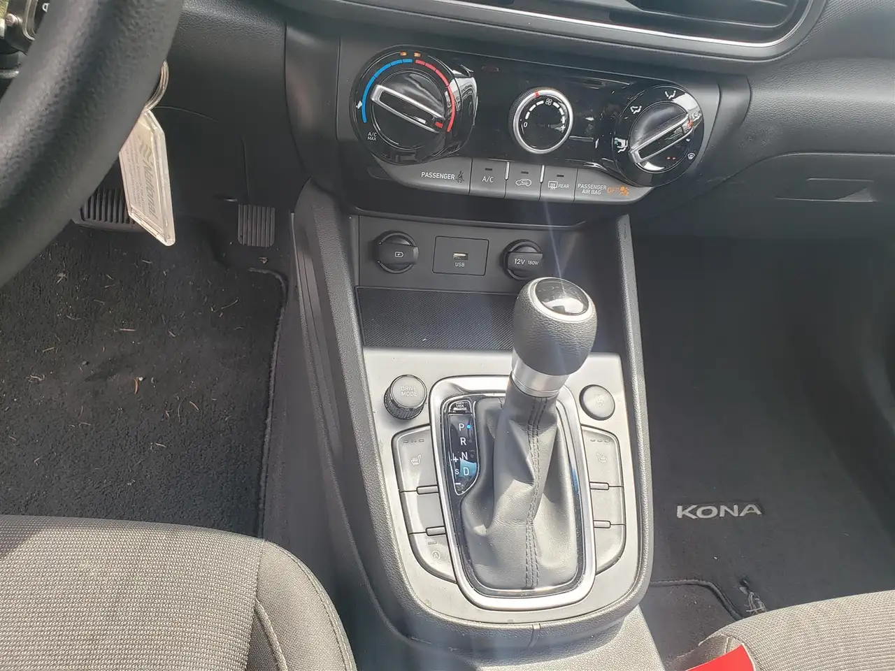 Hyundai KONA снимка Hyundai KONA