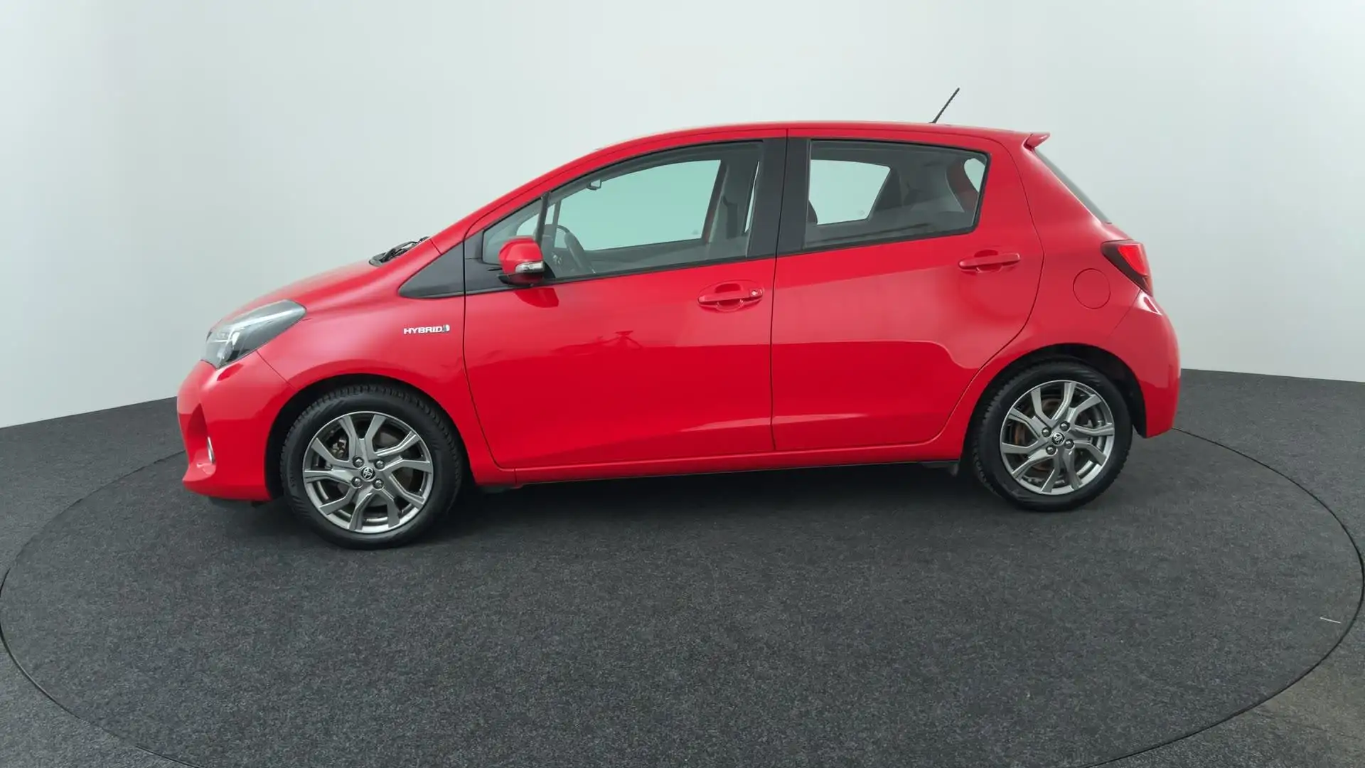 Toyota Yaris 1.5 Hybrid Dynamic Rood - 2