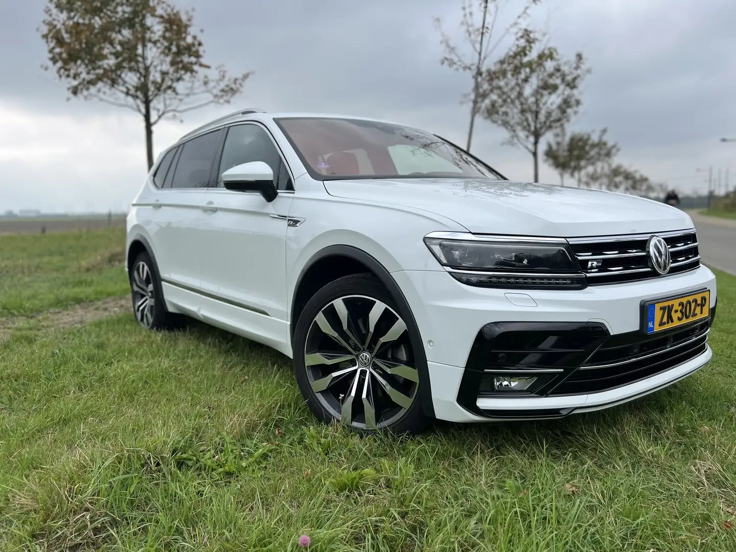 Volkswagen Tiguan 2.0 TSI 4Motion R. ALLSPACE Wit - 2
