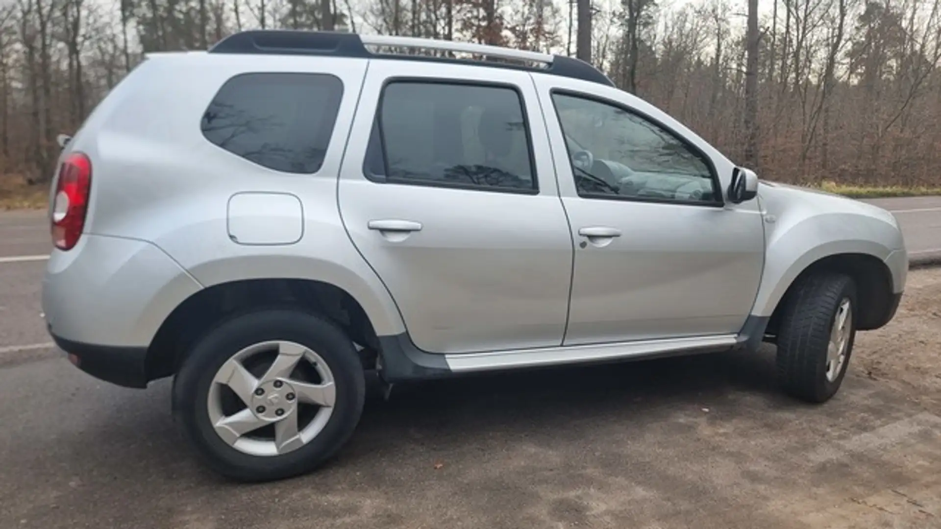 Dacia Duster 1.6 16V 105 KLIMA + LEDER + PARKTRONIK Silber - 2