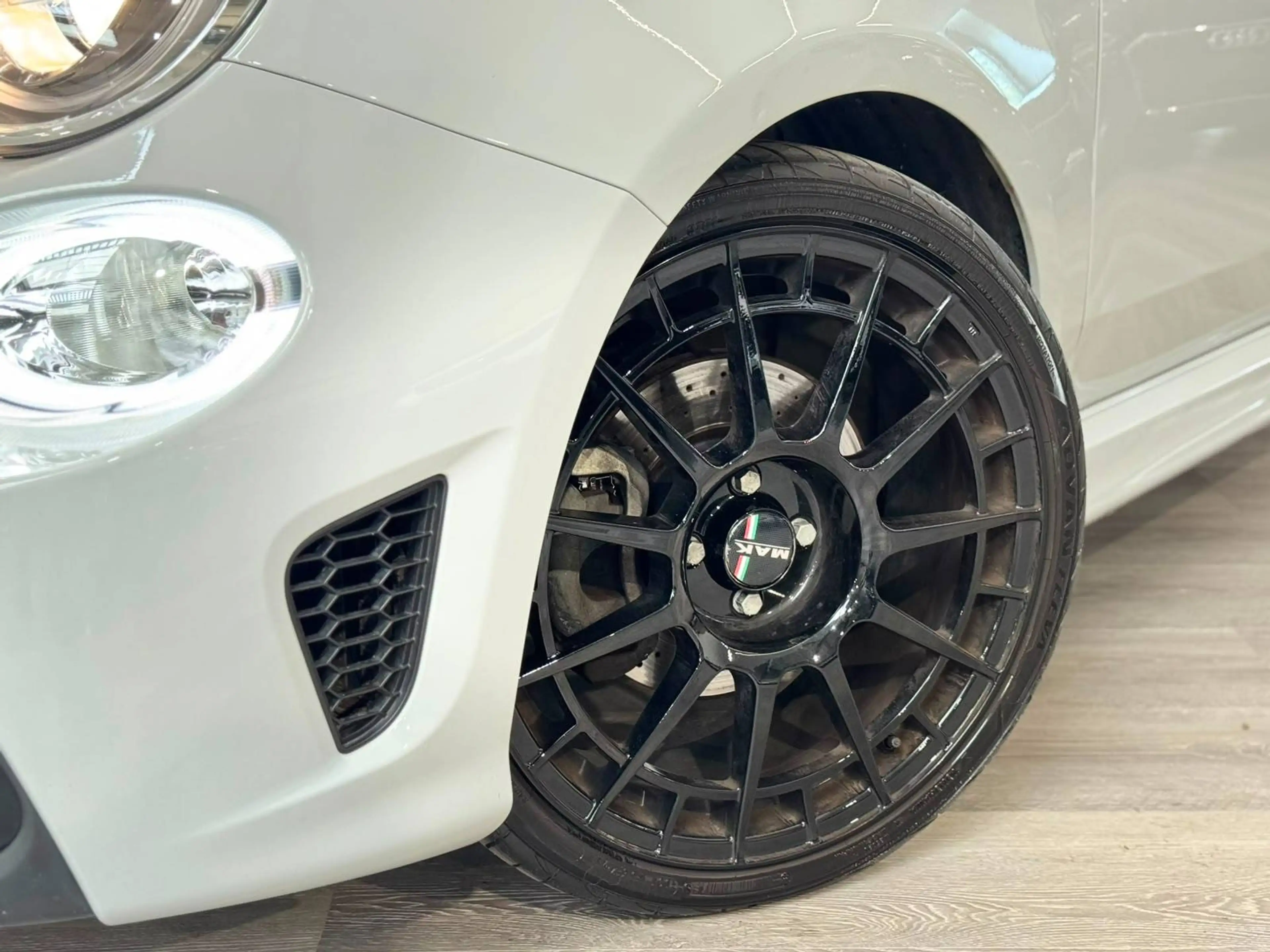Abarth 595 1.4 T-Jet Competizione — photo 9