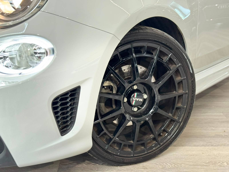 Abarth 595 1.4 T-Jet Competizione — photo 9