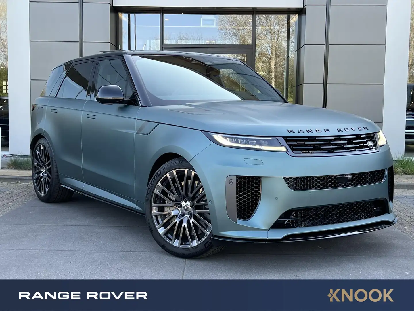 Land Rover Range Rover Sport P635 V8 SV Bespoke Celestial Gaea Curation Groen - 1