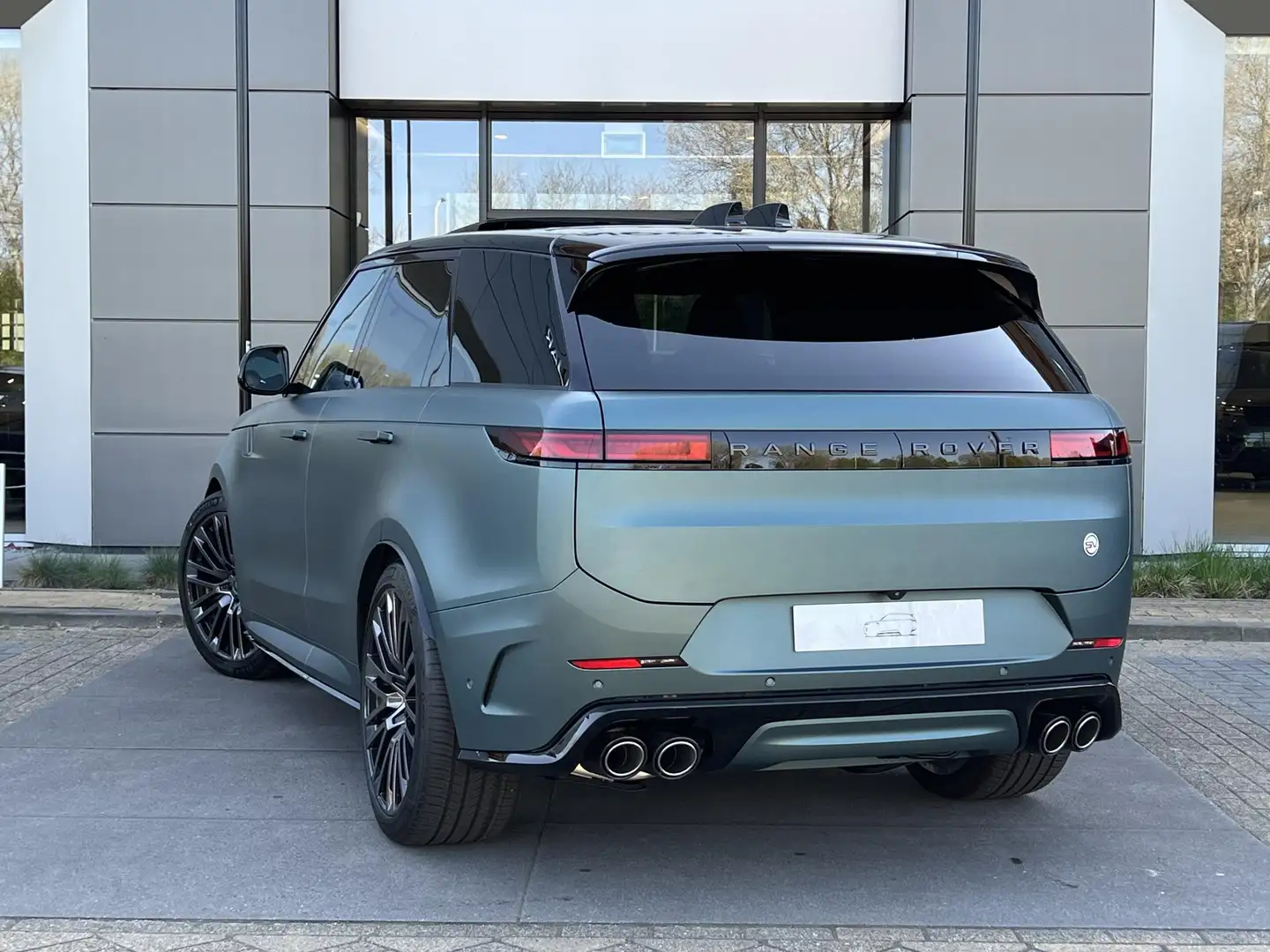 Land Rover Range Rover Sport P635 V8 SV Bespoke Celestial Gaea Curation Groen - 2