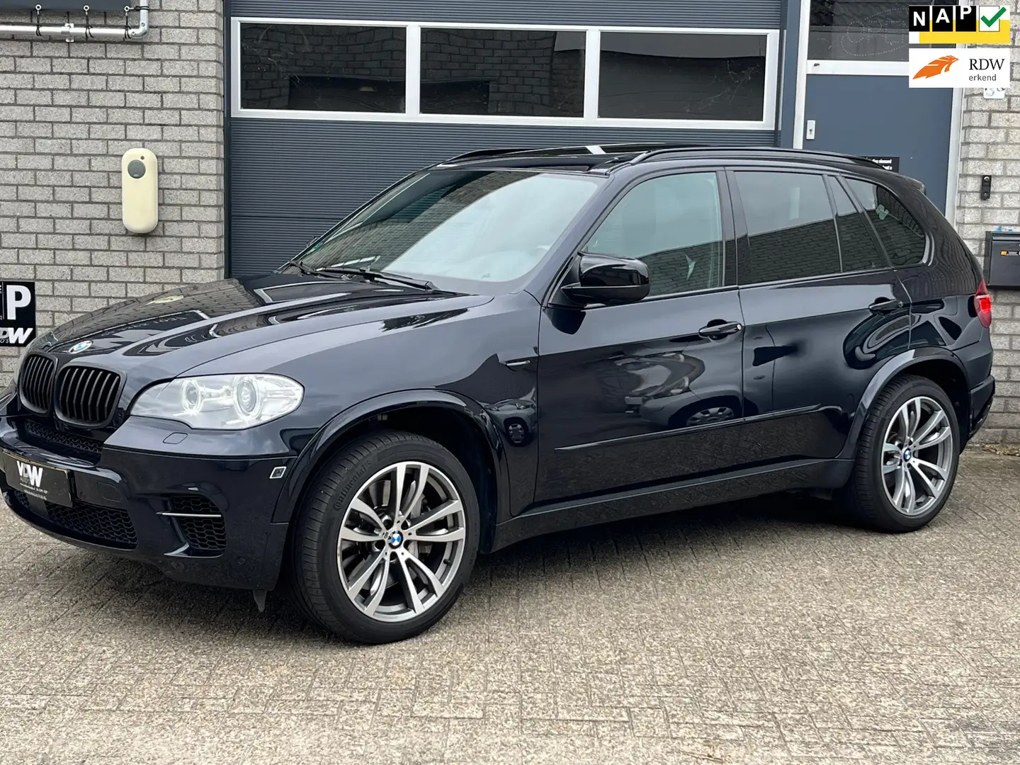 BMW X5 M50d VOLL !! opties Pano stoelairco soft cl trekha Noir - 1