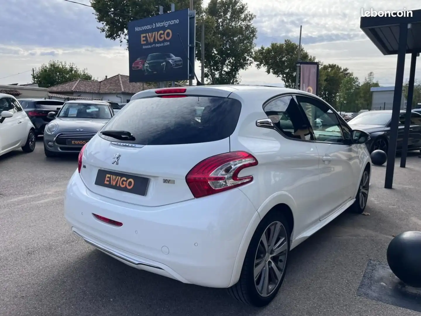 Peugeot 208 1.6 E-HDI 115CH XY 3P Blanc - 2