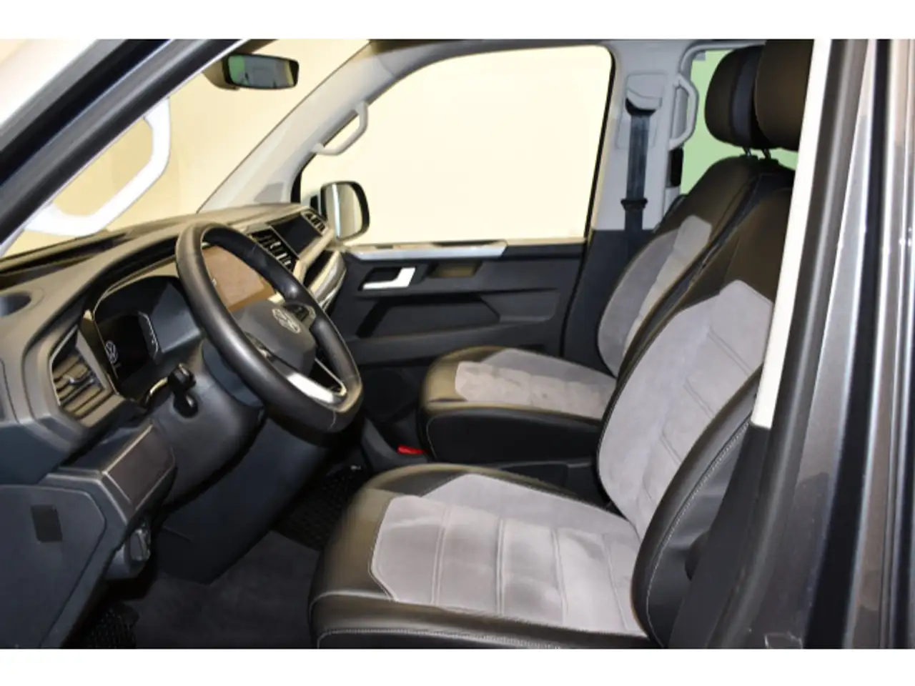 Volkswagen T6.1 Multivan 2.0 TDI DSG Generation Six Rückfah 3