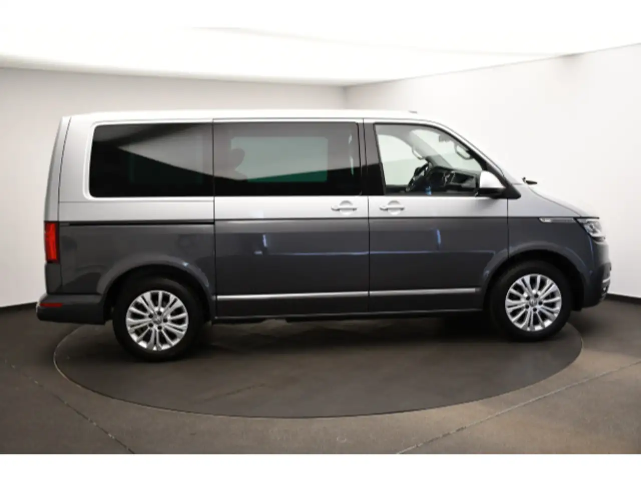 Volkswagen T6.1 Multivan 2.0 TDI DSG Generation Six Rückfah 17