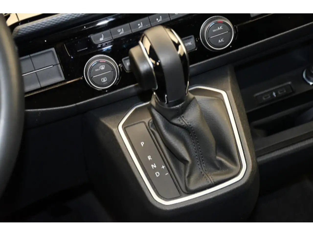 Volkswagen T6.1 Multivan 2.0 TDI DSG Generation Six Rückfah 6