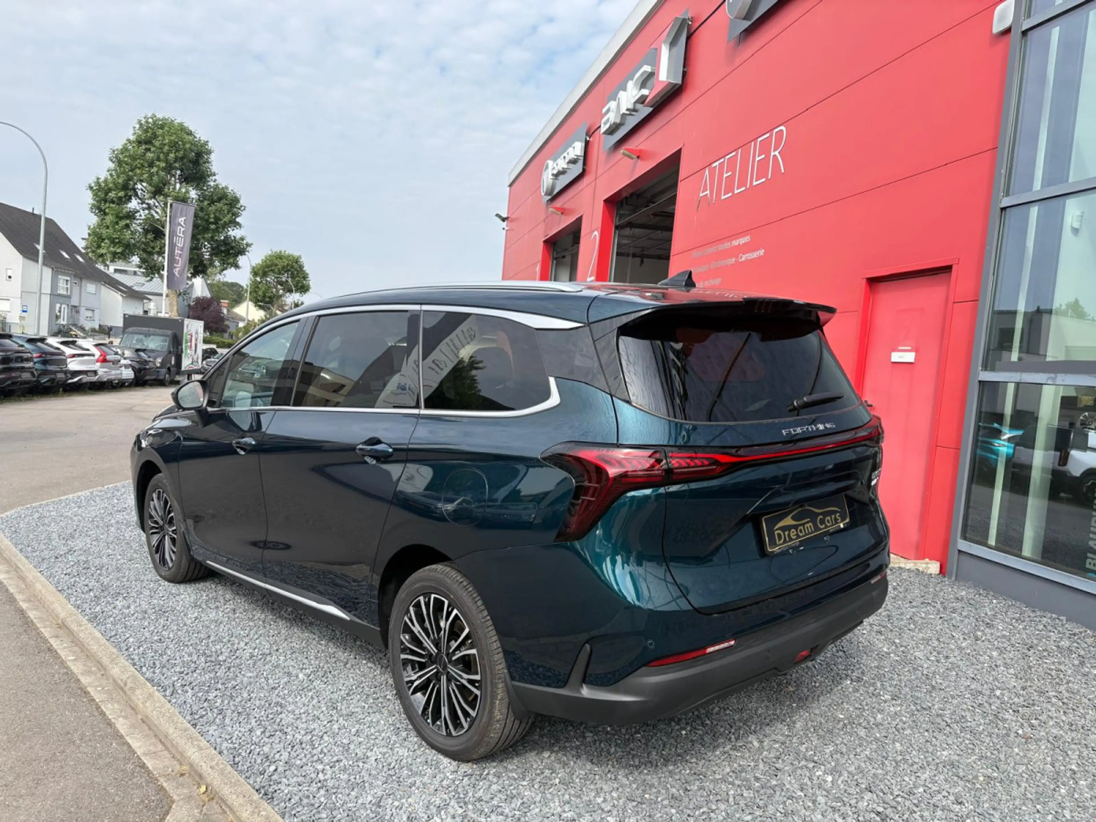 Forthing U-Tour M4 PHEV — photo 2