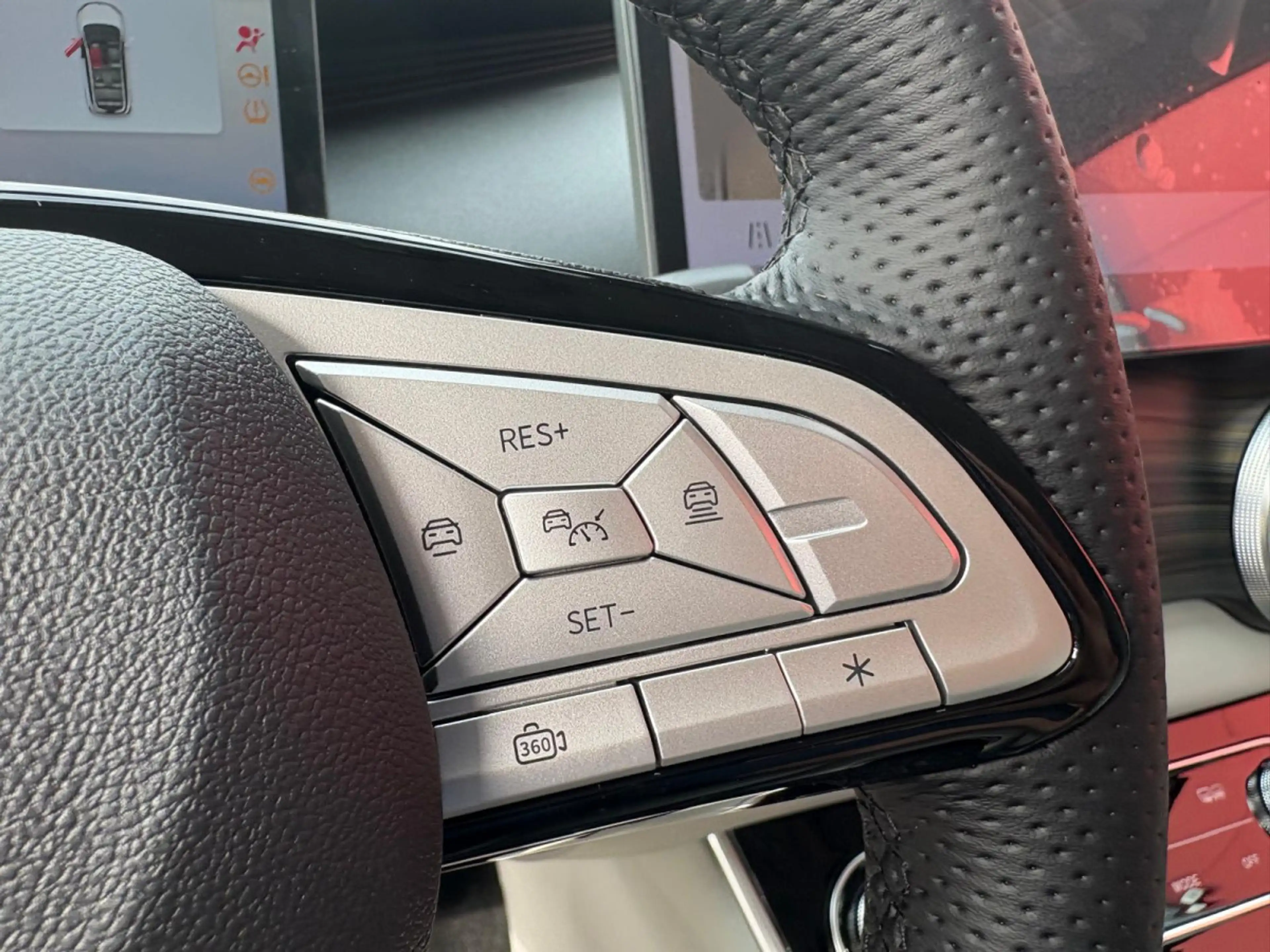 Forthing U-Tour M4 PHEV — photo 9