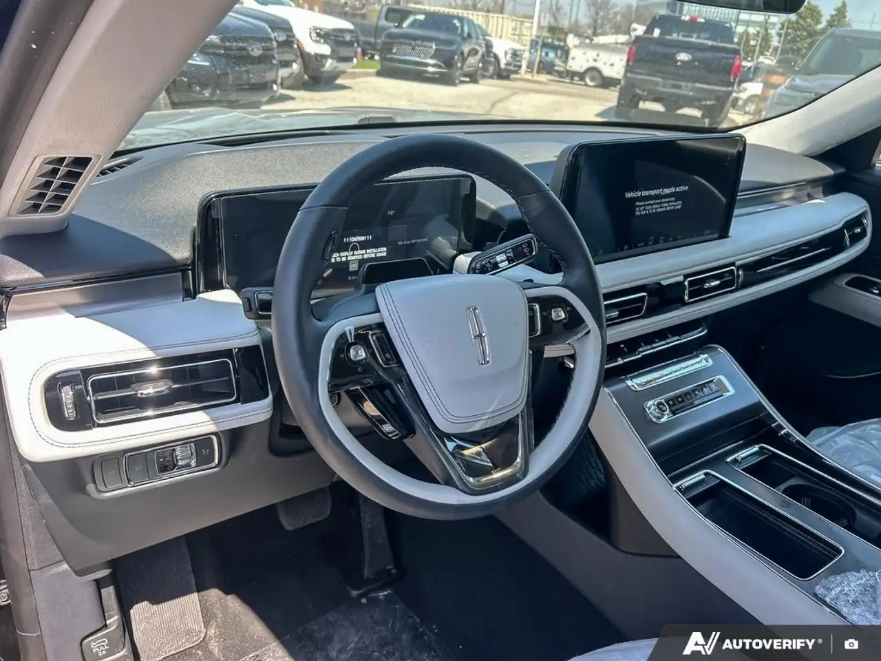 Lincoln Aviator снимка Lincoln Aviator