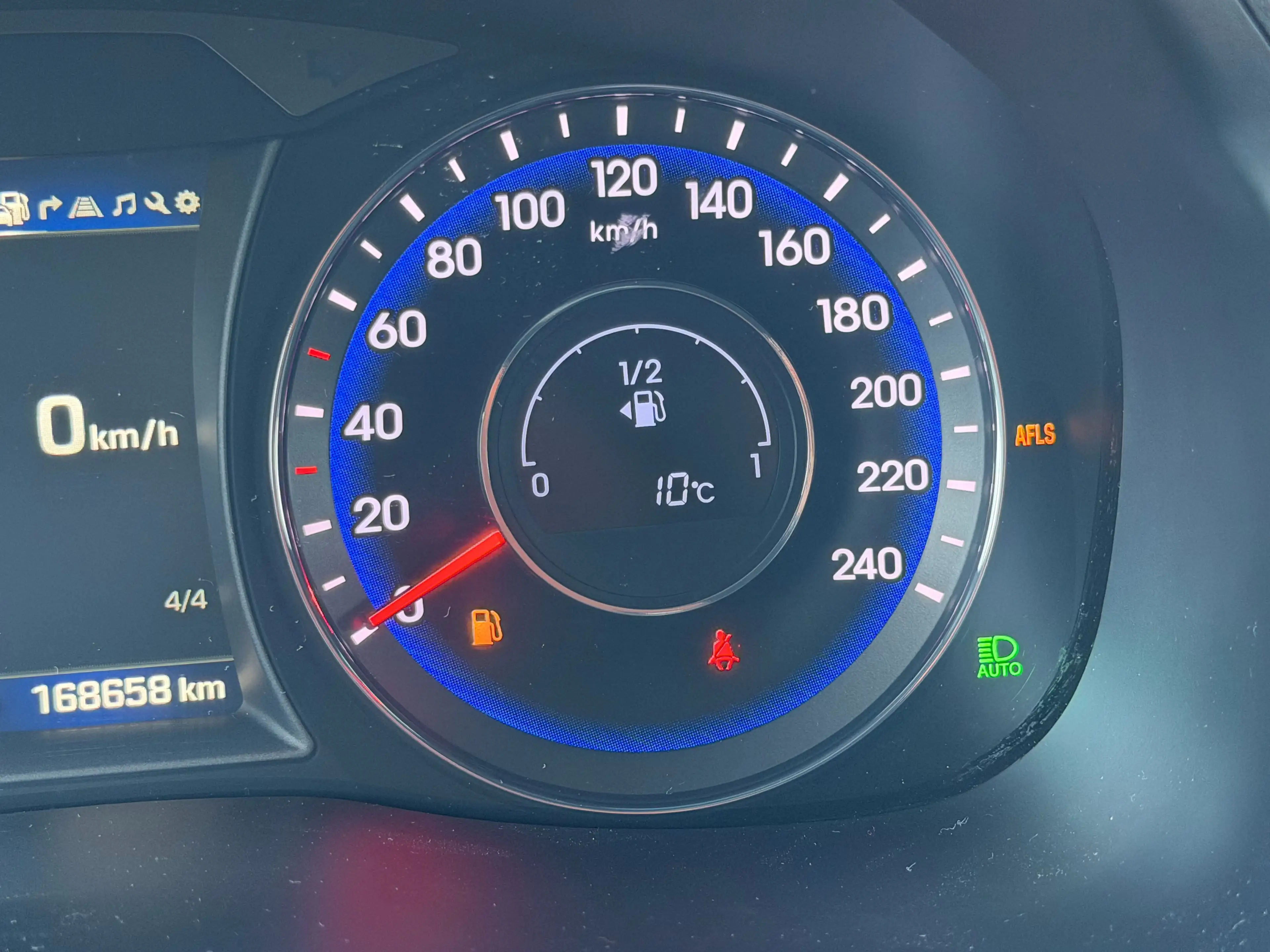 Hyundai i40 blue Style — photo 14