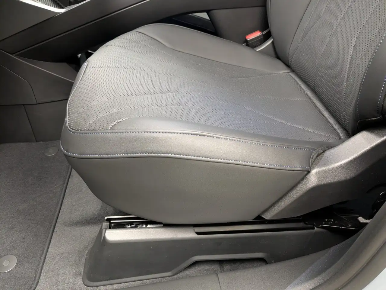 BMW iX3 50 xDrive M Sport Pano Vision IGlow PANO ACC H/K 12