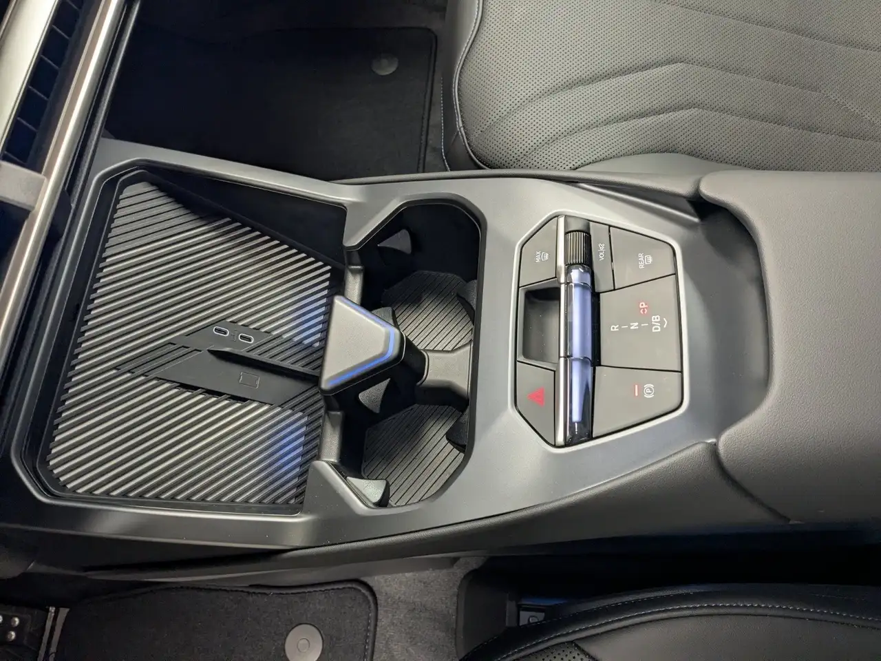 BMW iX3 50 xDrive M Sport Pano Vision IGlow PANO ACC H/K 13