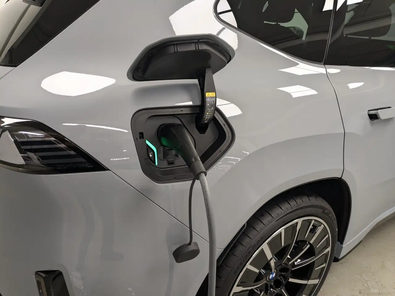 BMW iX3 50 xDrive M Sport Pano Vision IGlow PANO ACC H/K 18