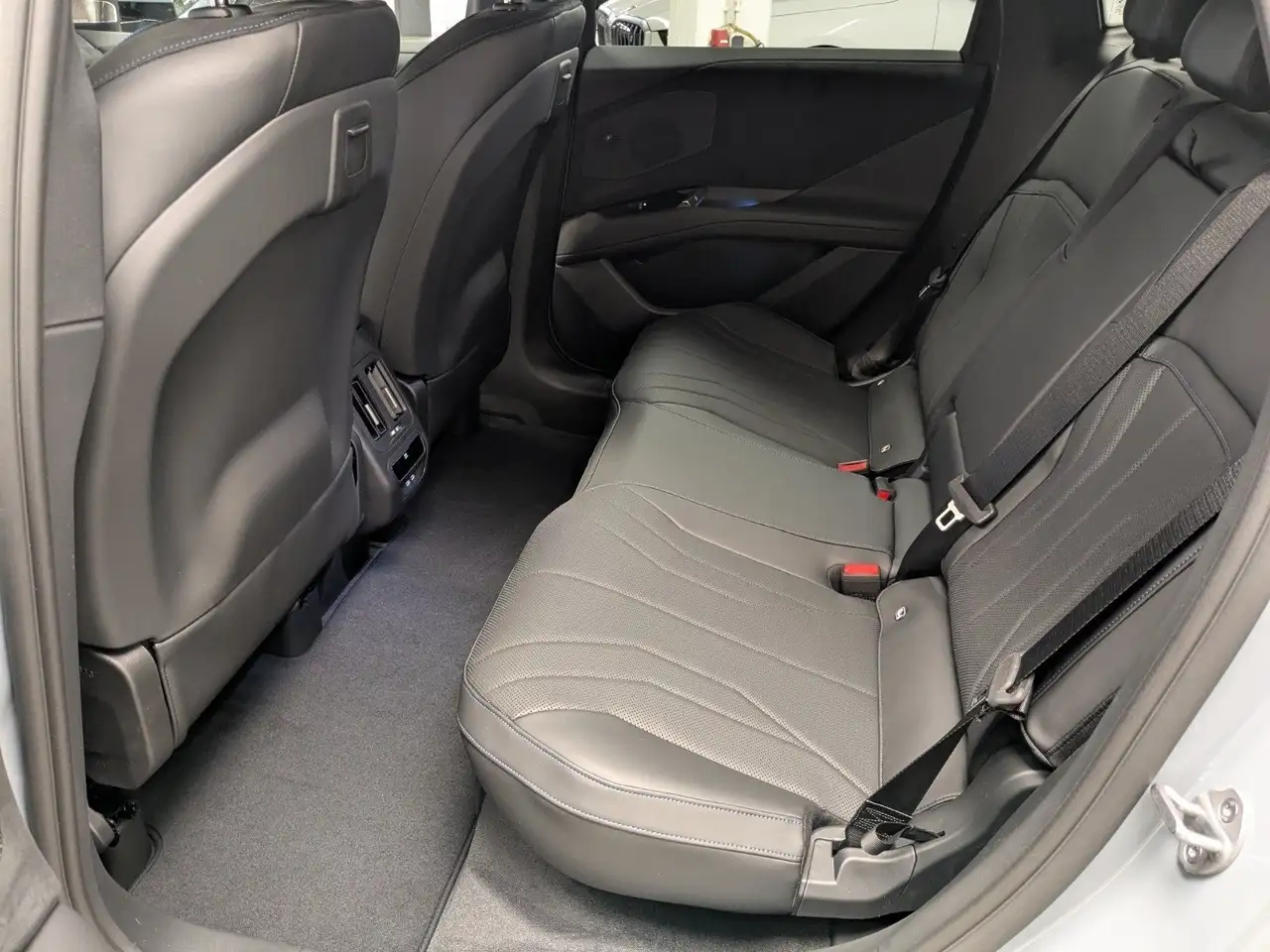 BMW iX3 50 xDrive M Sport Pano Vision IGlow PANO ACC H/K 15