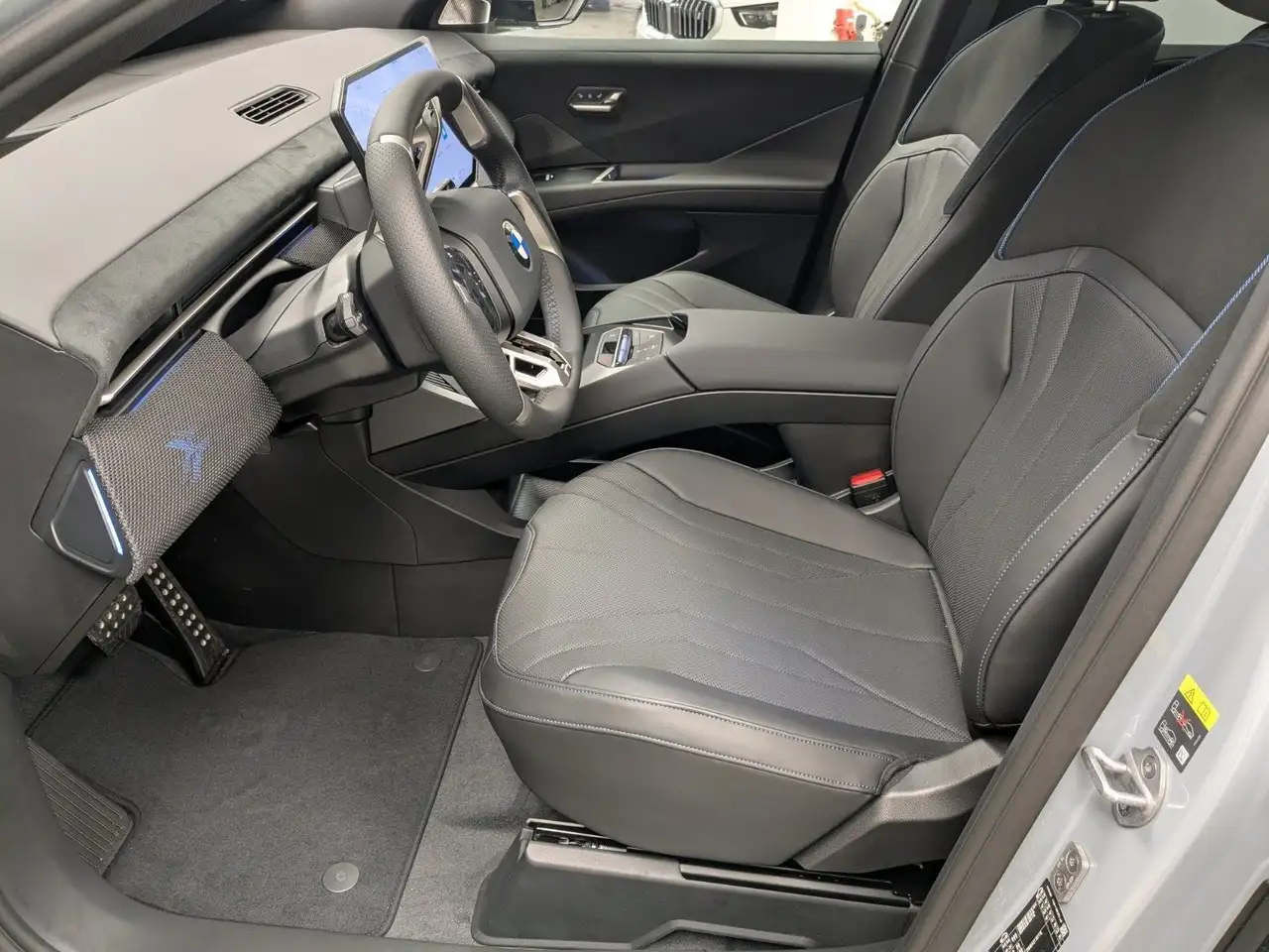 BMW iX3 50 xDrive M Sport Pano Vision IGlow PANO ACC H/K 11