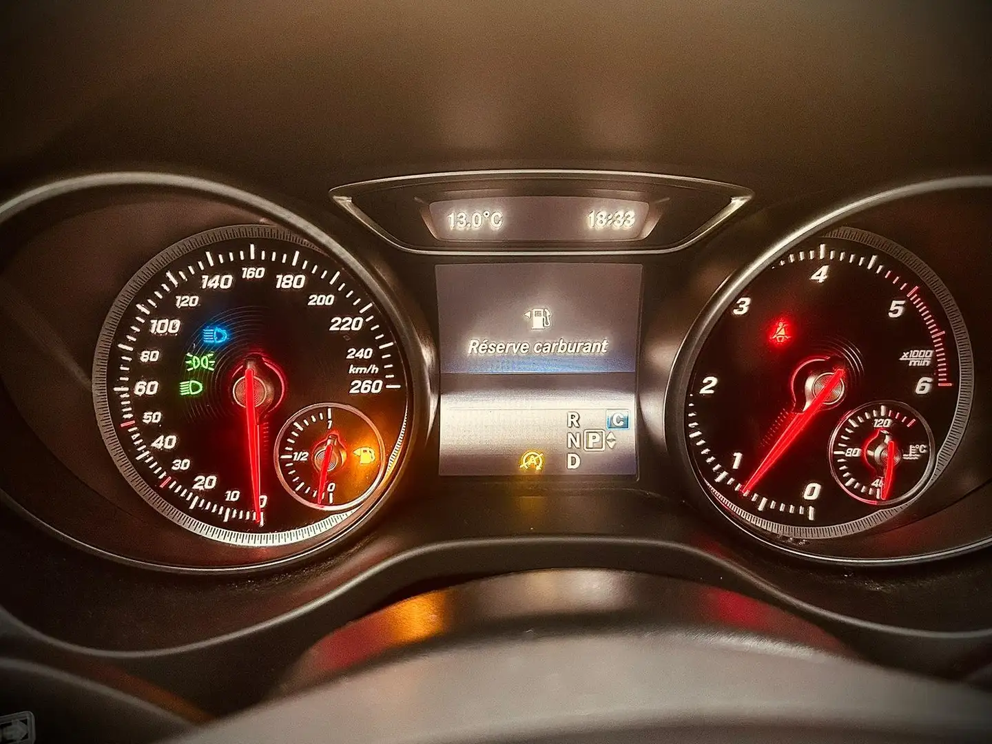 Mercedes-Benz GLA 220 d AUTOMATIQUE NAVIGATION MP3 BLUTHOOT ESP Blanc - 2
