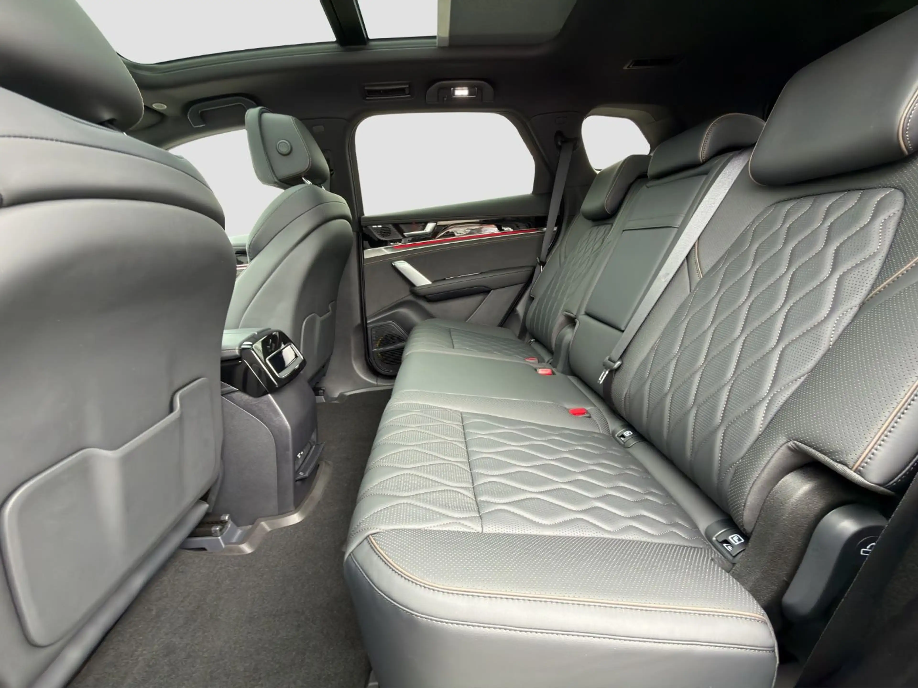 BYD Tang Flagship — photo 12