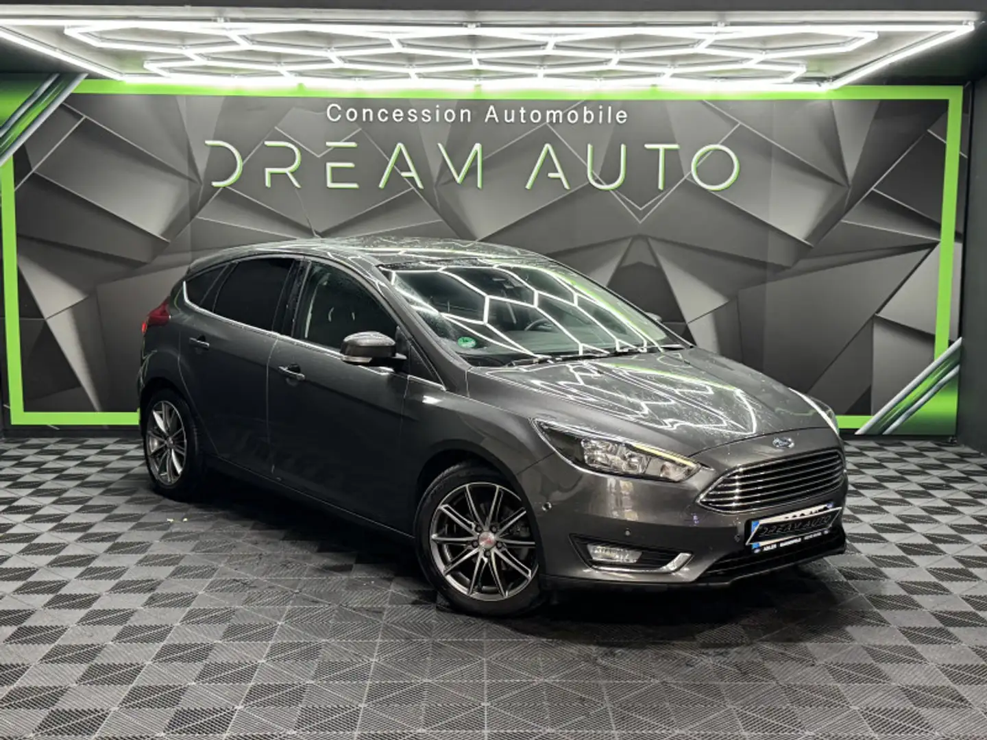 Ford Focus 1.6 TDCI 115CH STOP\u0026START TITANIUM Gris - 2