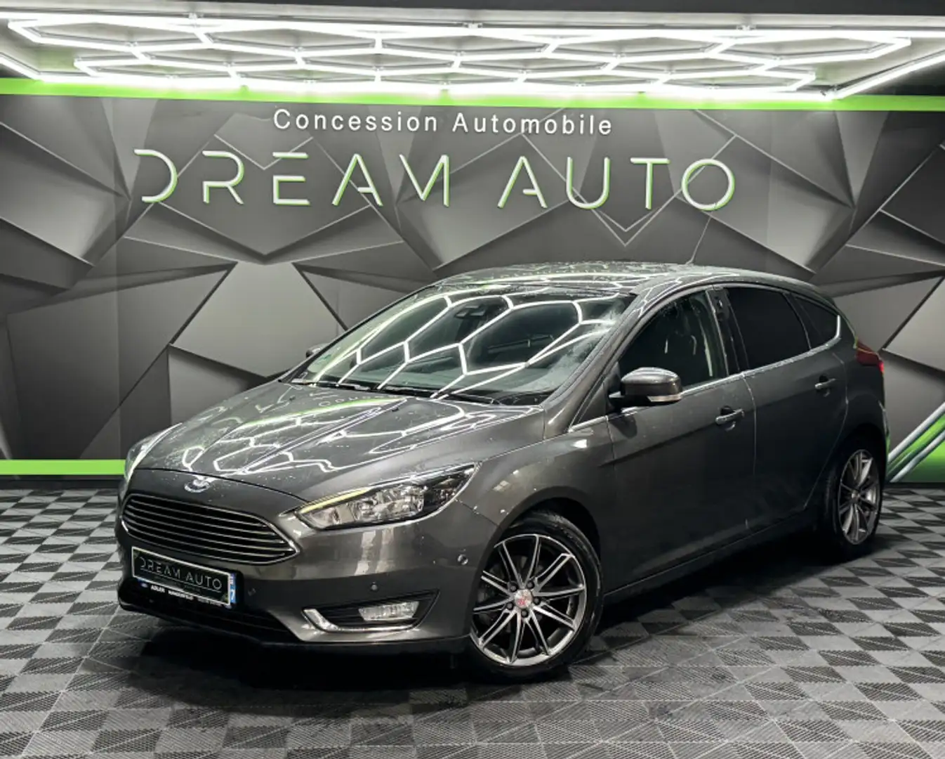 Ford Focus 1.6 TDCI 115CH STOP\u0026START TITANIUM Gris - 1