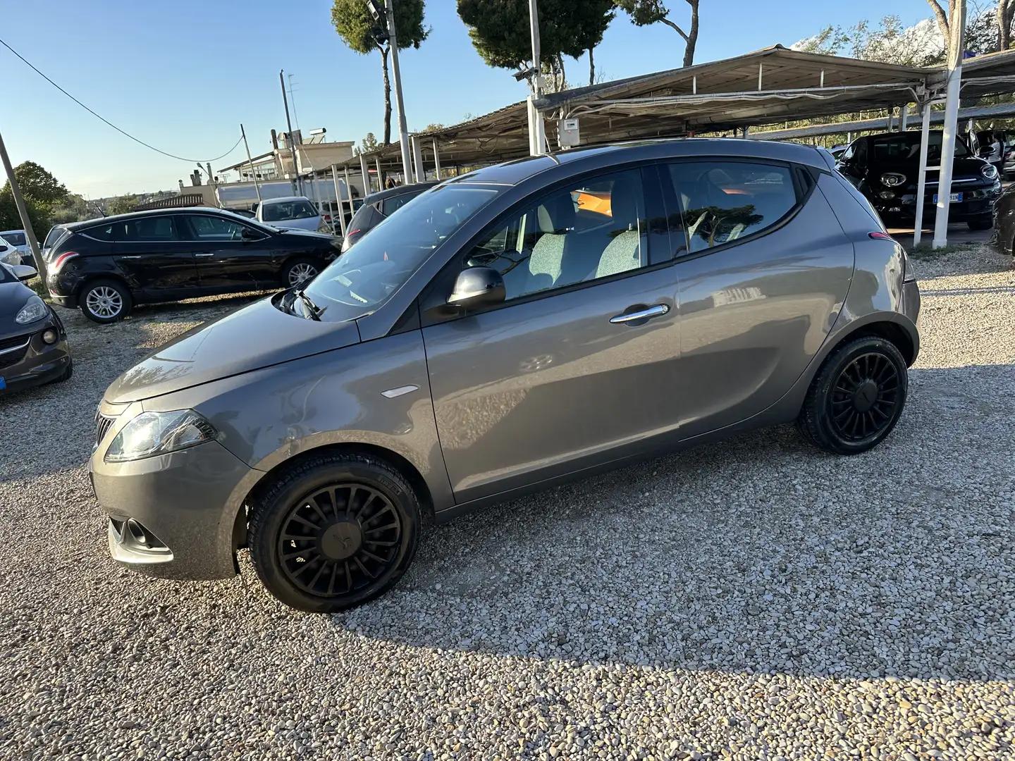 Lancia Ypsilon 1.0 firefly hybrid Silver Plus s&s 70cv Grigio - 2