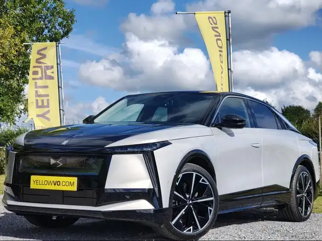 DS Automobiles N°8 LONG RANGE / JULES VERNE