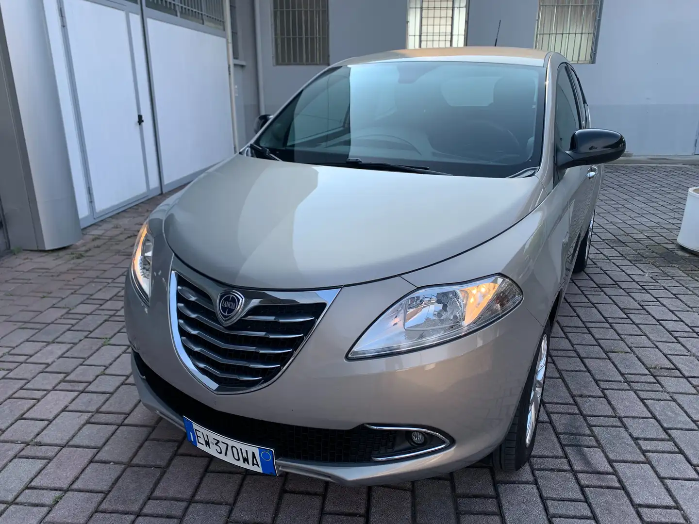 Lancia Ypsilon 9.0 T.AIR GOLD ECOSCHIC METANO 84 CV Beige - 2