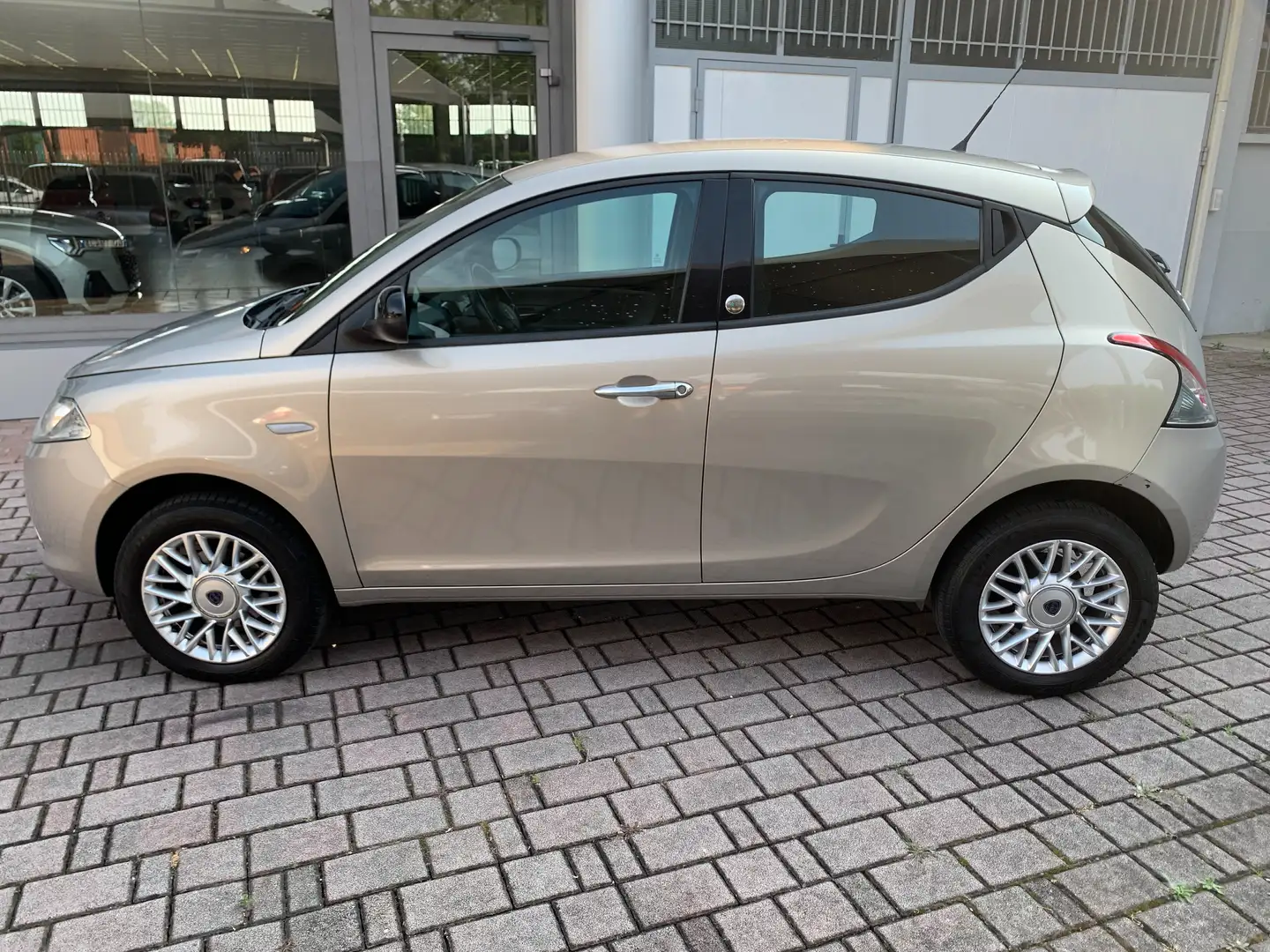Lancia Ypsilon 9.0 T.AIR GOLD ECOSCHIC METANO 84 CV Beige - 1
