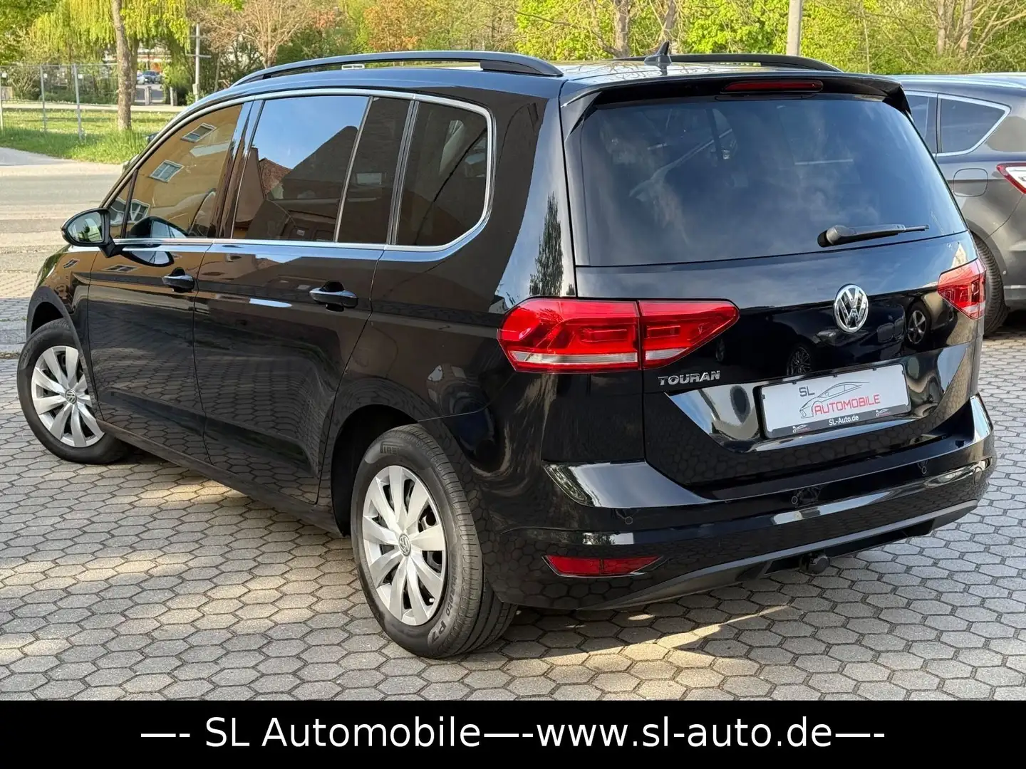 Volkswagen Touran Comfortline BMT/Start-Stopp 7-Sitzer Navi Zwart - 2