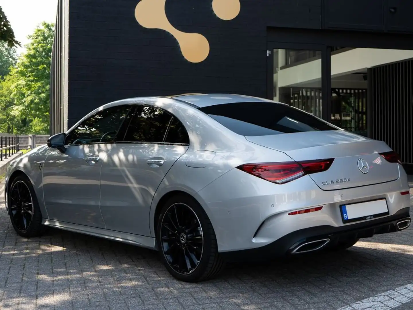 Mercedes-Benz CLA 200 CLA 200 d AMG Line Zilver - 2