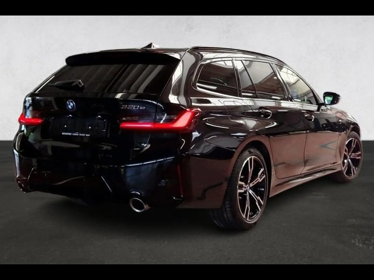 BMW 330 Keyless-Pano-MemoSeats-HiFi Noir - 2
