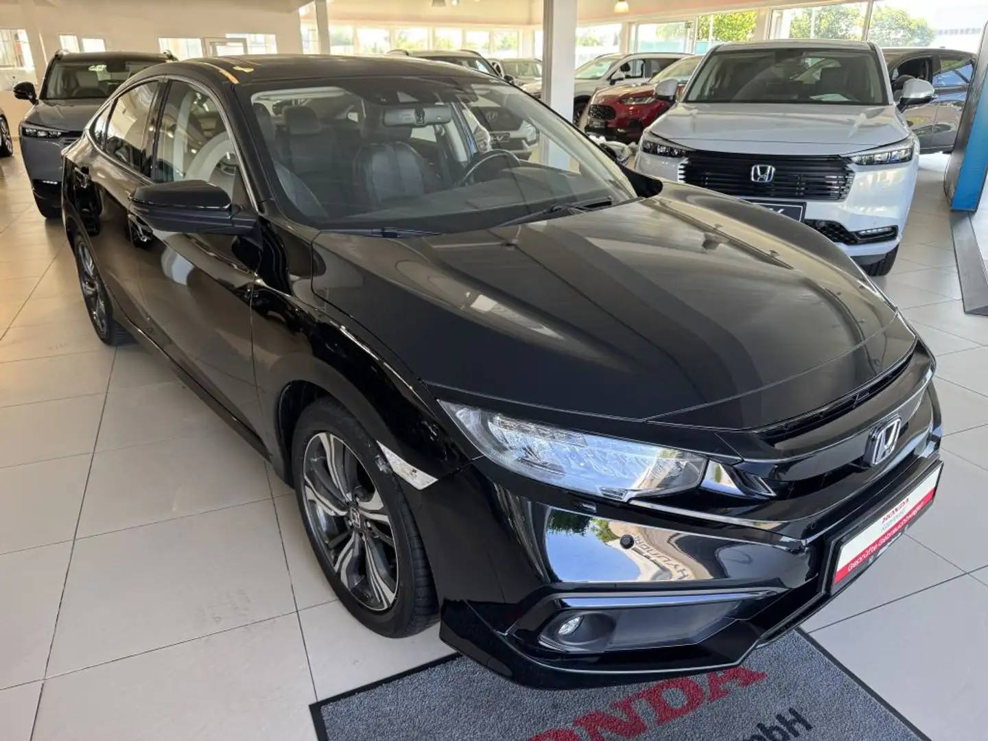 Honda Civic 1.5 i-VTEC Turbo CVT Executive Zwart - 1