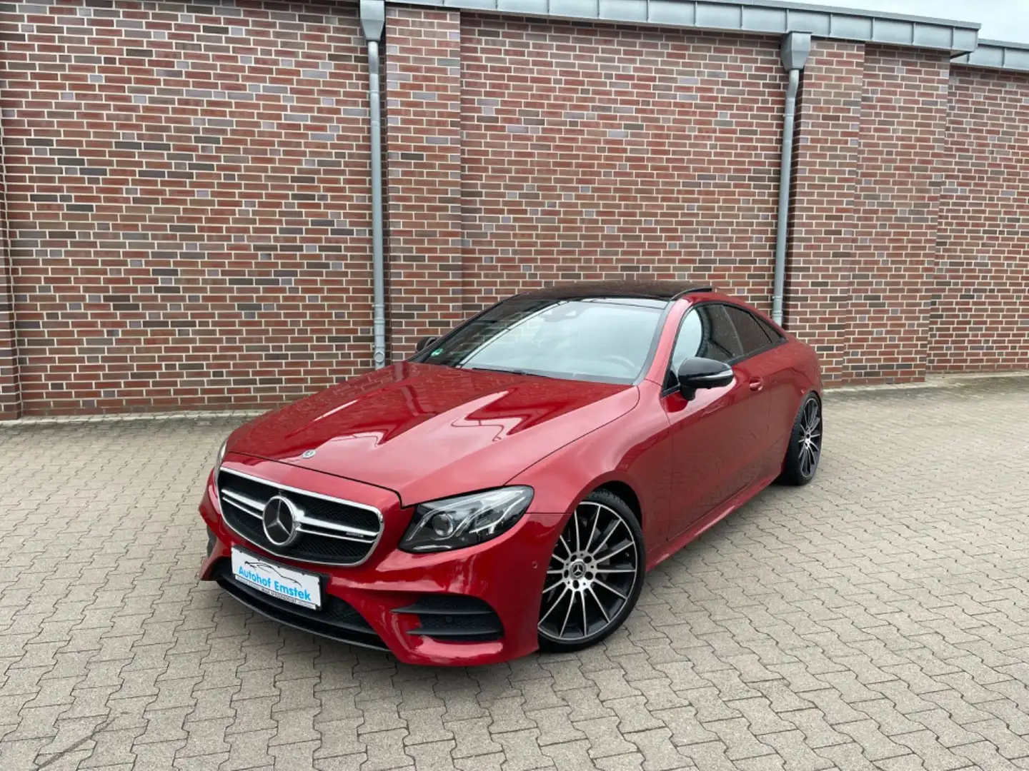 Mercedes-Benz E 220 d Coupe *53 AMG Umbau*Widescreen*Panorama* Rouge - 2