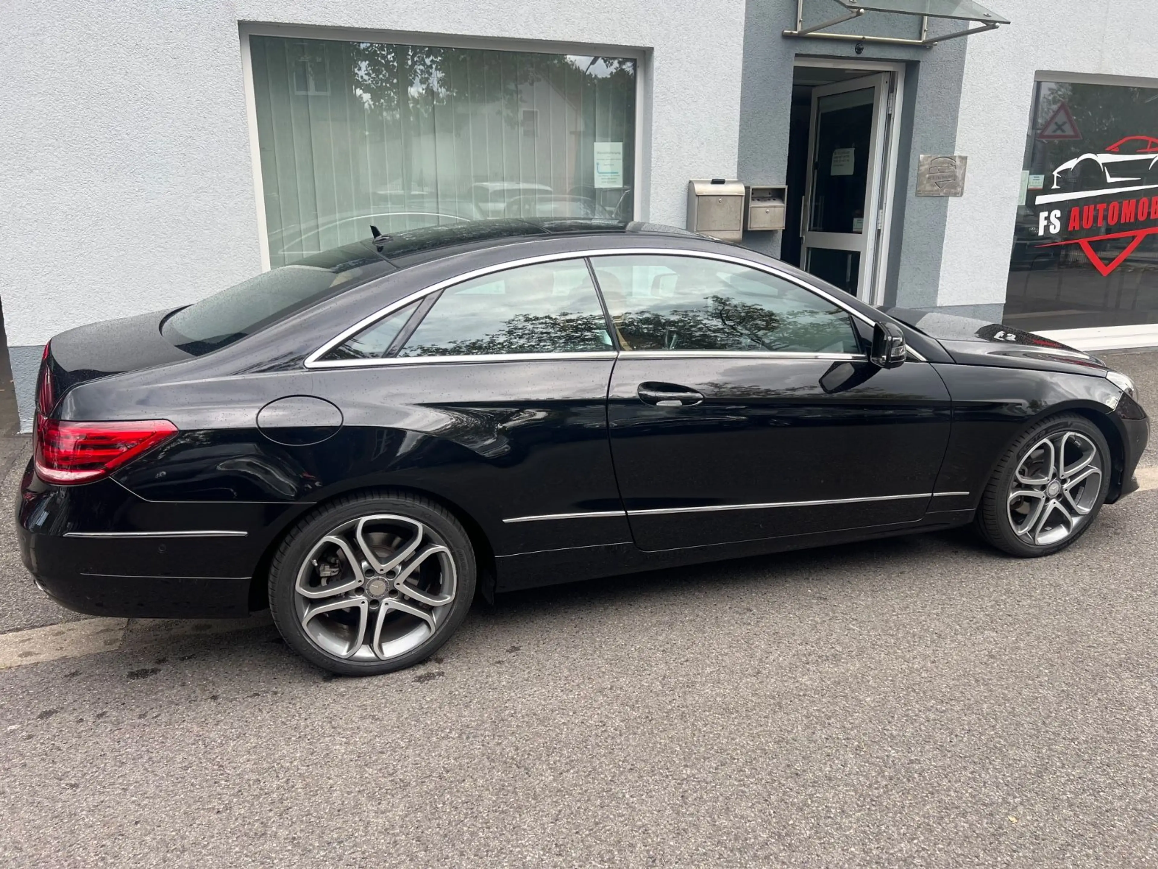Mercedes-Benz E 200 E Coupe"1.Hand"Scheckheft"Pano"Automatik" — photo 5