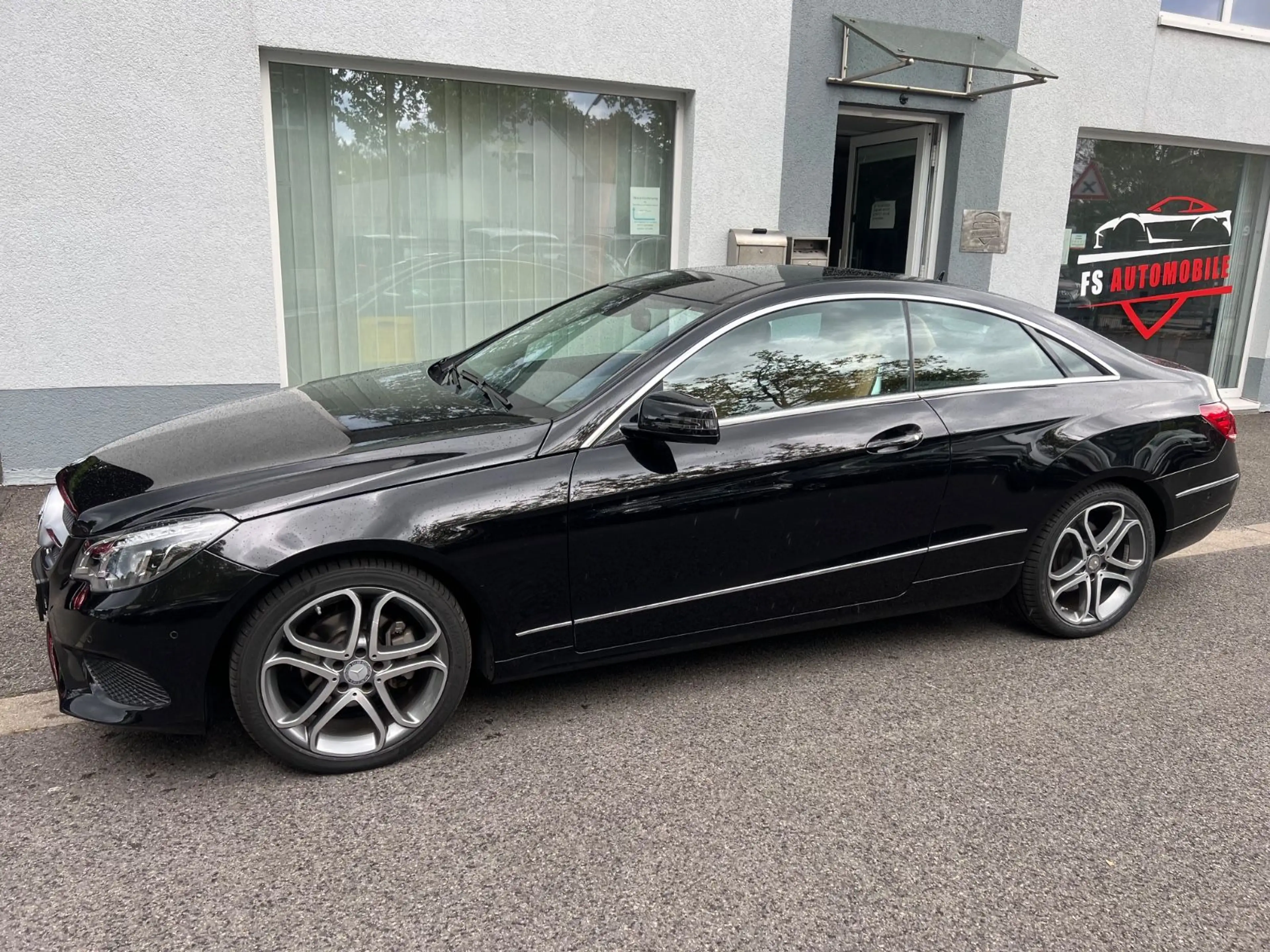 Mercedes-Benz E 200 E Coupe"1.Hand"Scheckheft"Pano"Automatik" — photo 4