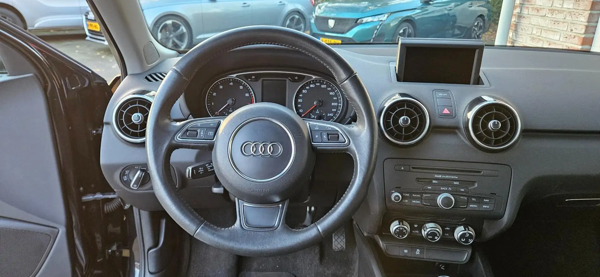 Audi A1 1.2 TFSI Admired S-Line! Xenon! Navigatie! Airco! Negro - 2